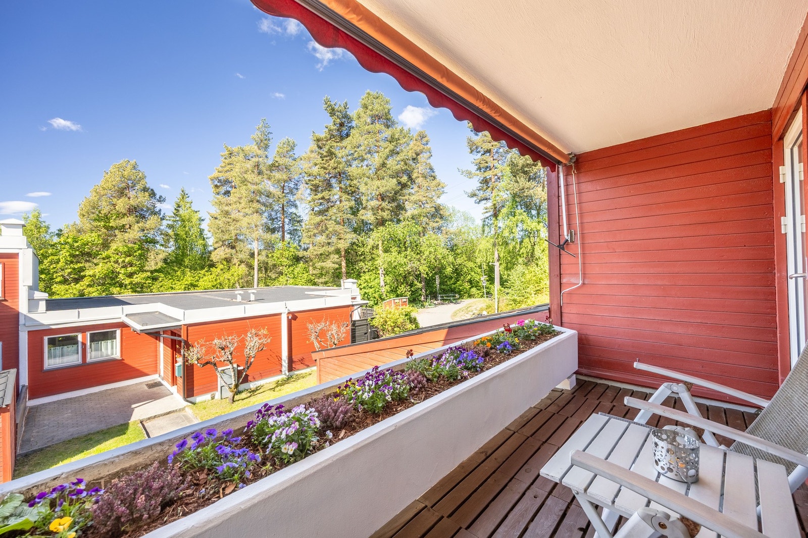 Utgang fra stue til sydvestvendt balkong på ca. 6 kvm. Galleribilde