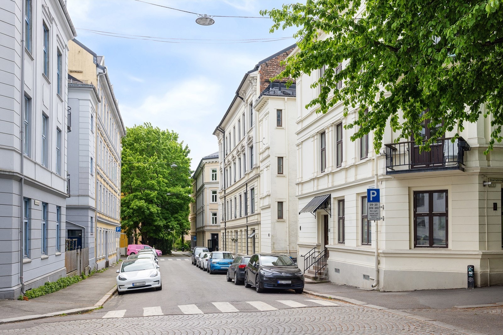 Hyggelig, tilbaketrukket gate - Herfra er det 3 min gange til Solli Plass og 7 min gange til Aker Brygge. Galleribilde