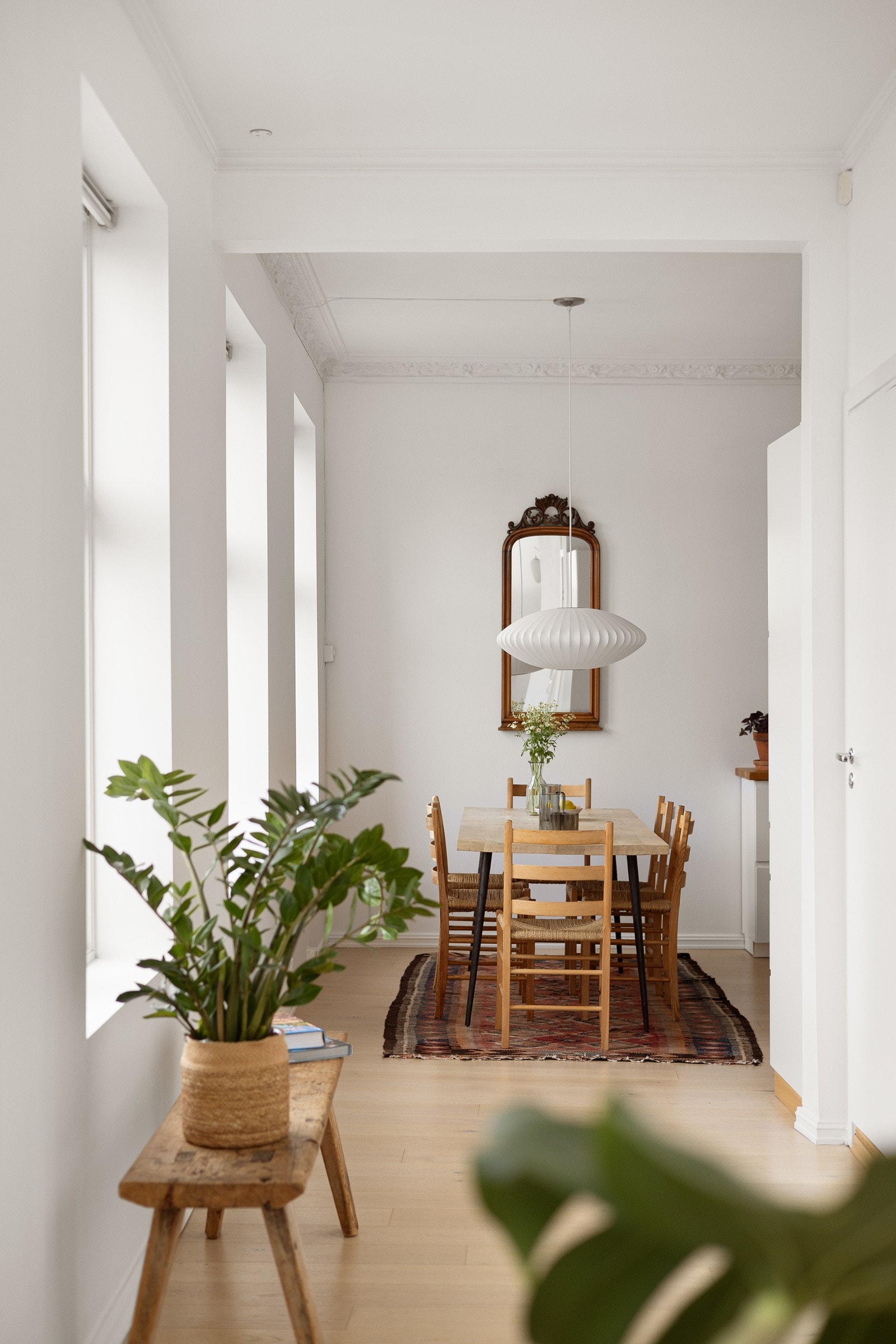 Lysinnslippet sammen med den gode takhøyden på ca. 3 meter bidrar til en god og luftig romfølelse. Galleribilde