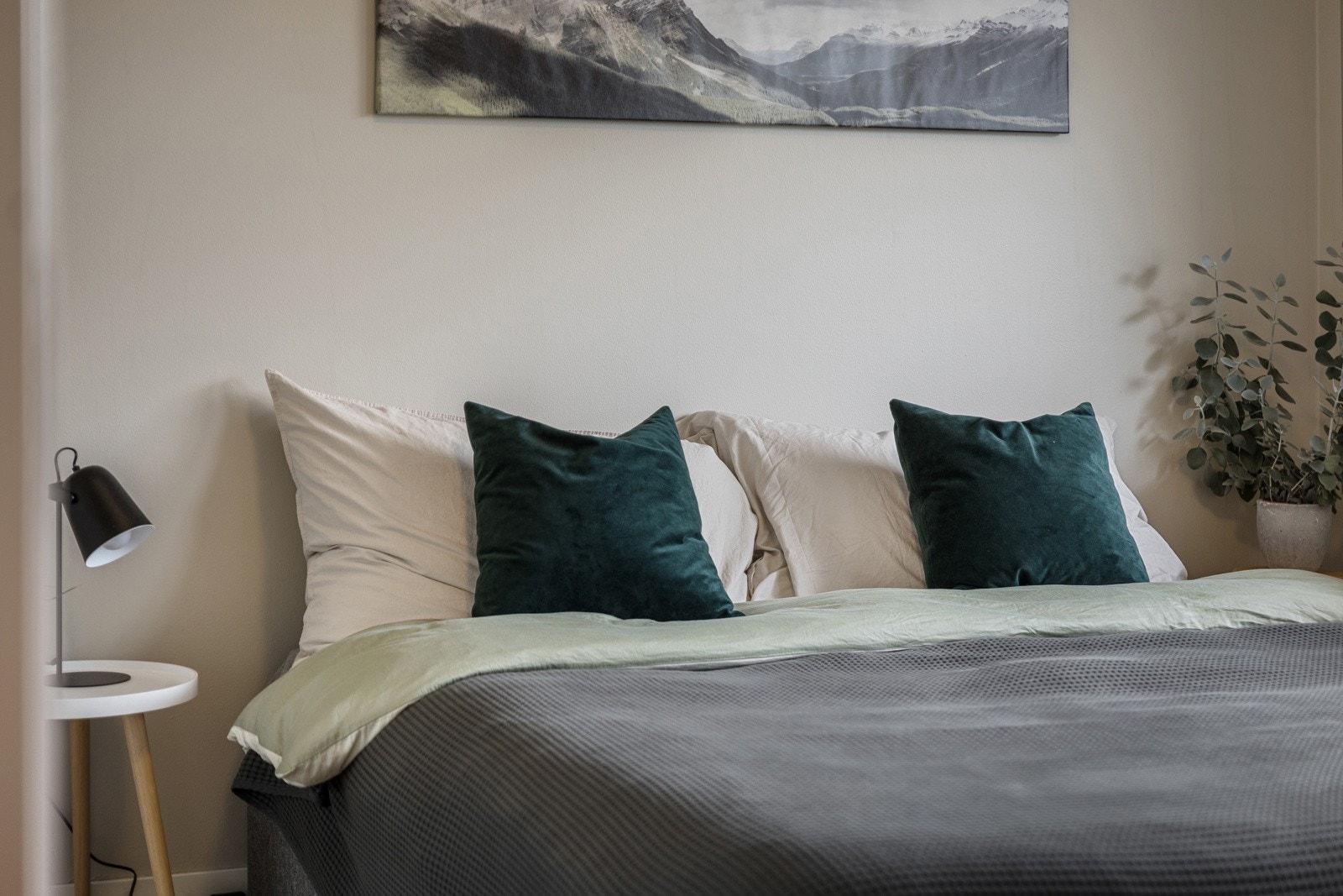 Meget romslig soverom på 12,8 kvm Galleribilde