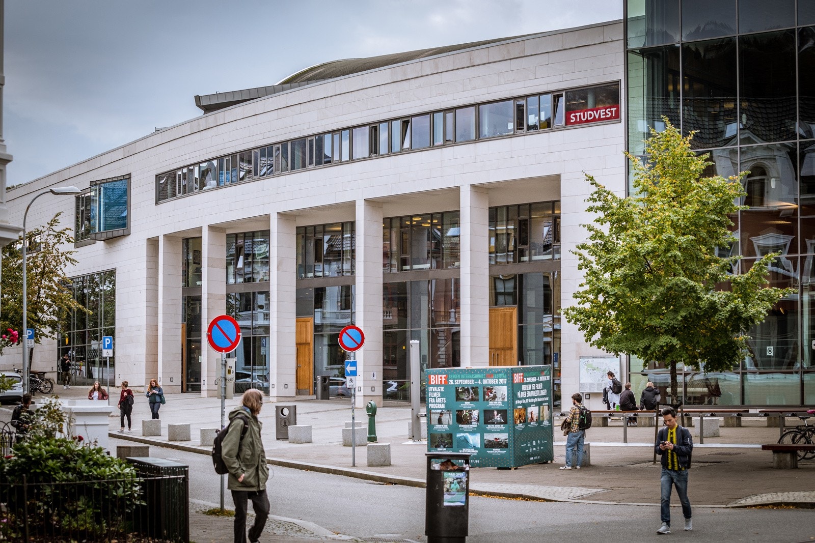 Det er rundt 1 km til Studentsenteret Galleribilde