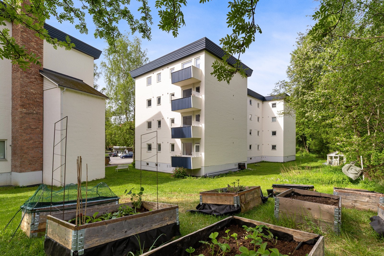 Boligen ligger i nærhet til flotte tur- og friluftsområder med bl.a. Nordmarka som nærmeste nabo med fantastiske turmuligheter, turstier og lysløyper etc. Galleribilde