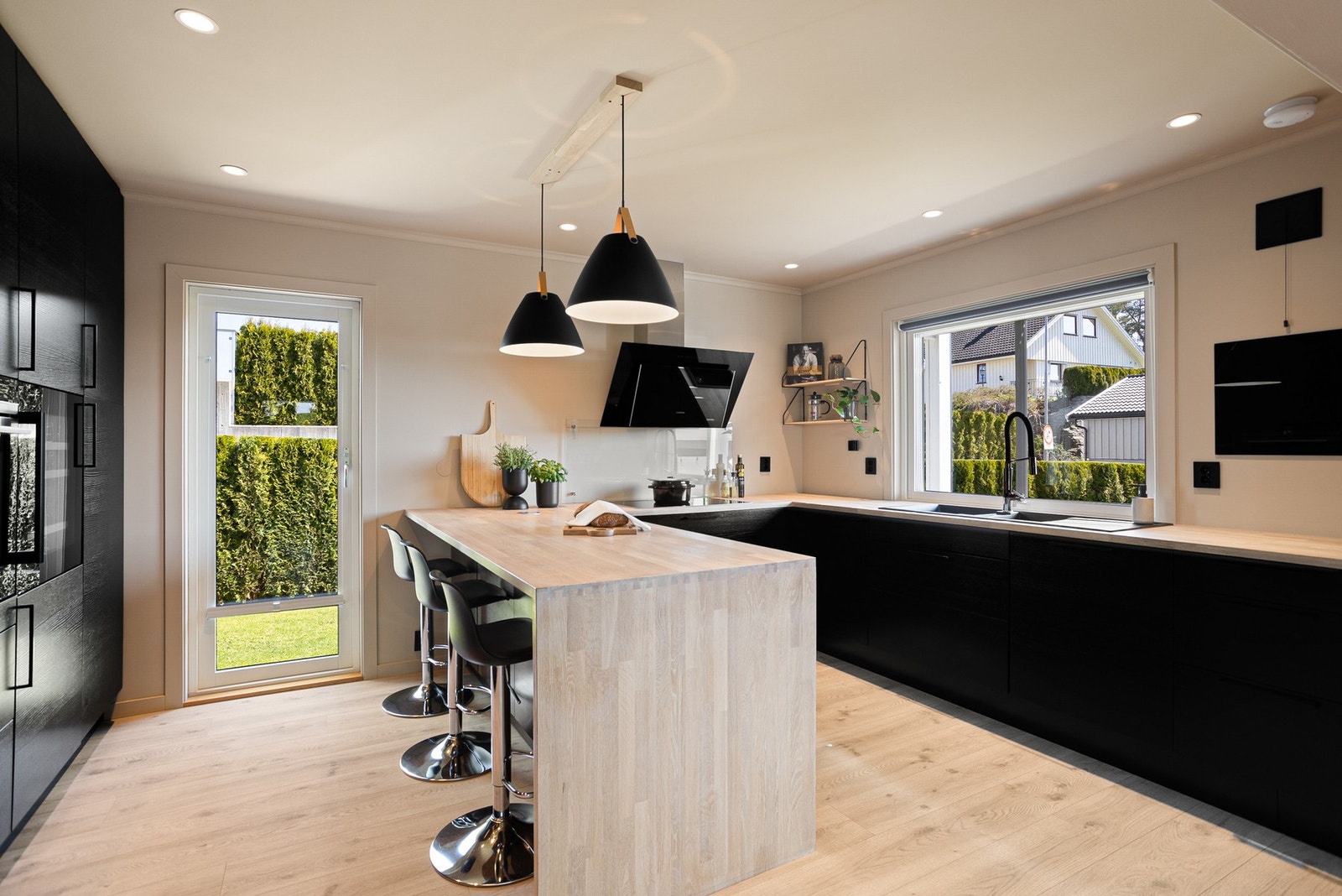 Kjøkkenet, som var nytt i 2018, har et stilfullt og moderne design. Galleribilde