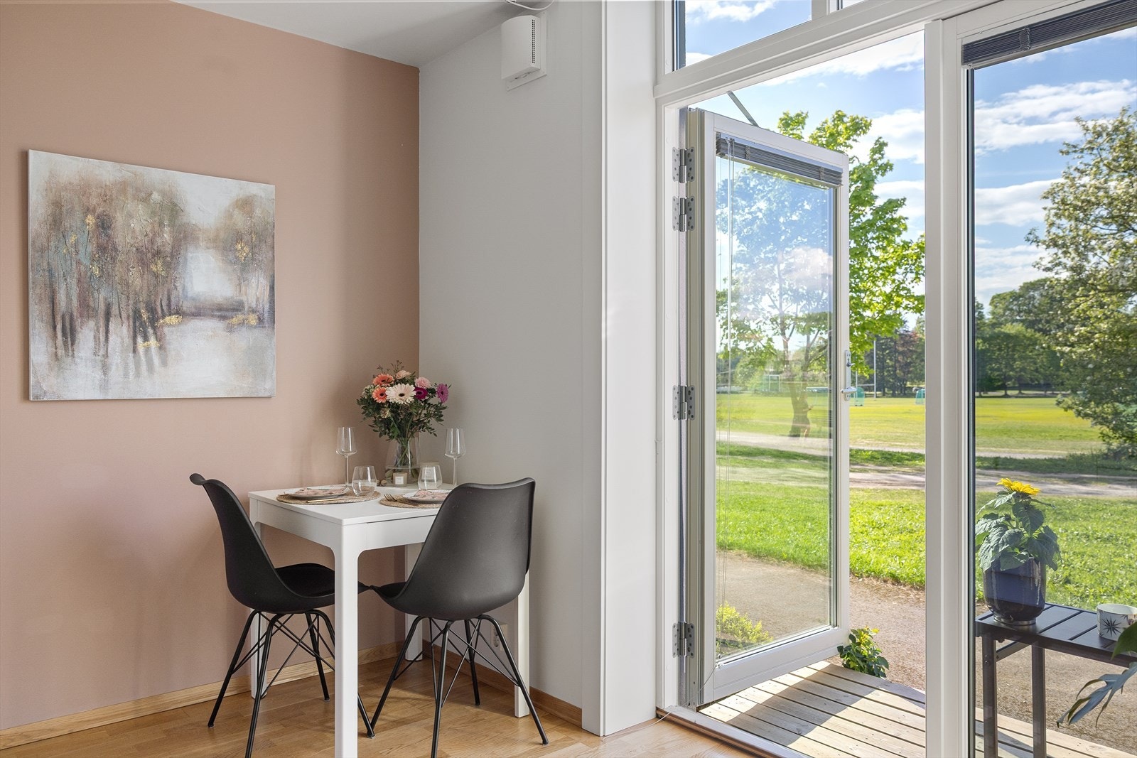 Fyring, varmtvann og fibernett 100/100Mbit inkludert i fellesutgiftene. Galleribilde