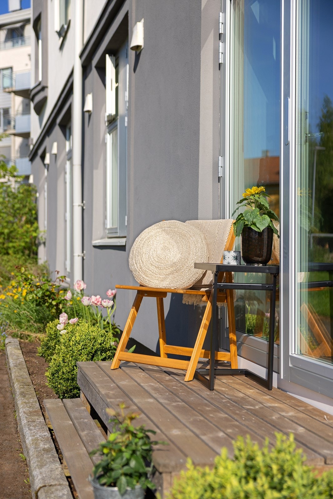 Her kan du nyte morgenkaffen i lune og hyggelig omgivelser. Galleribilde