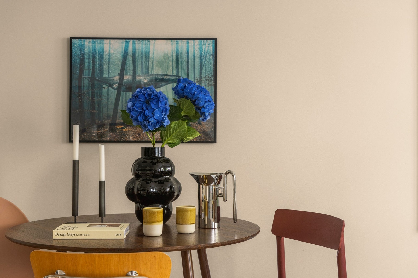 Varmtvann og oppvarming via radiator (fjernvarme) inngår i fellesutgiftene. Dette bidrar til lavere strømforbruk, og følgelig lavere strømregninger. Galleribilde