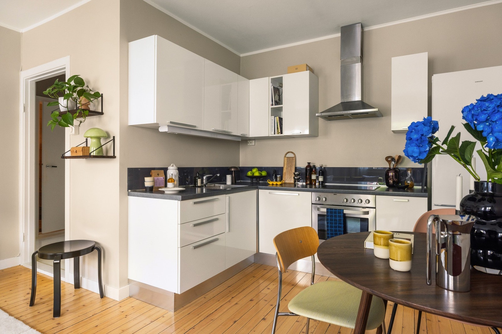 Takhøyden i stua er cirka 2.63 meter. Galleribilde