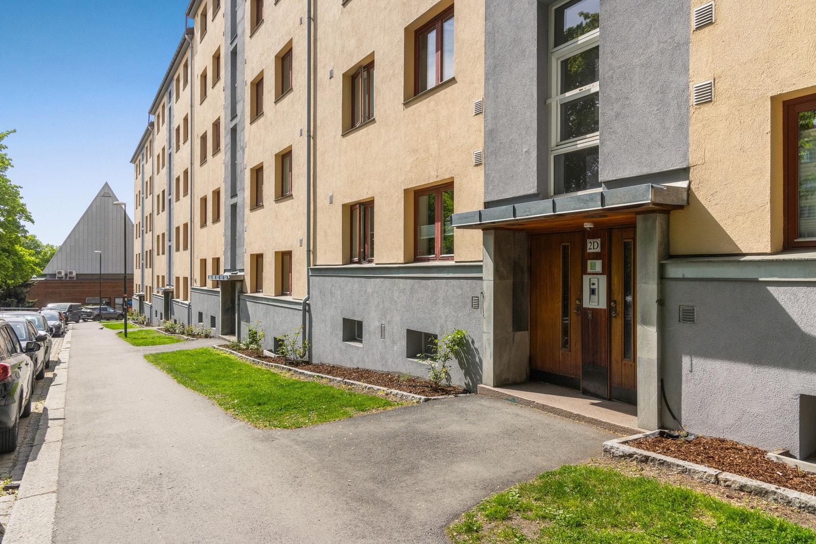 Anna Sethnes gate er den bakerste rekka i borettslaget, og er rett ved ærverdige Trikkestallen. Du har få minutter å gå til Torshovparken. Galleribilde