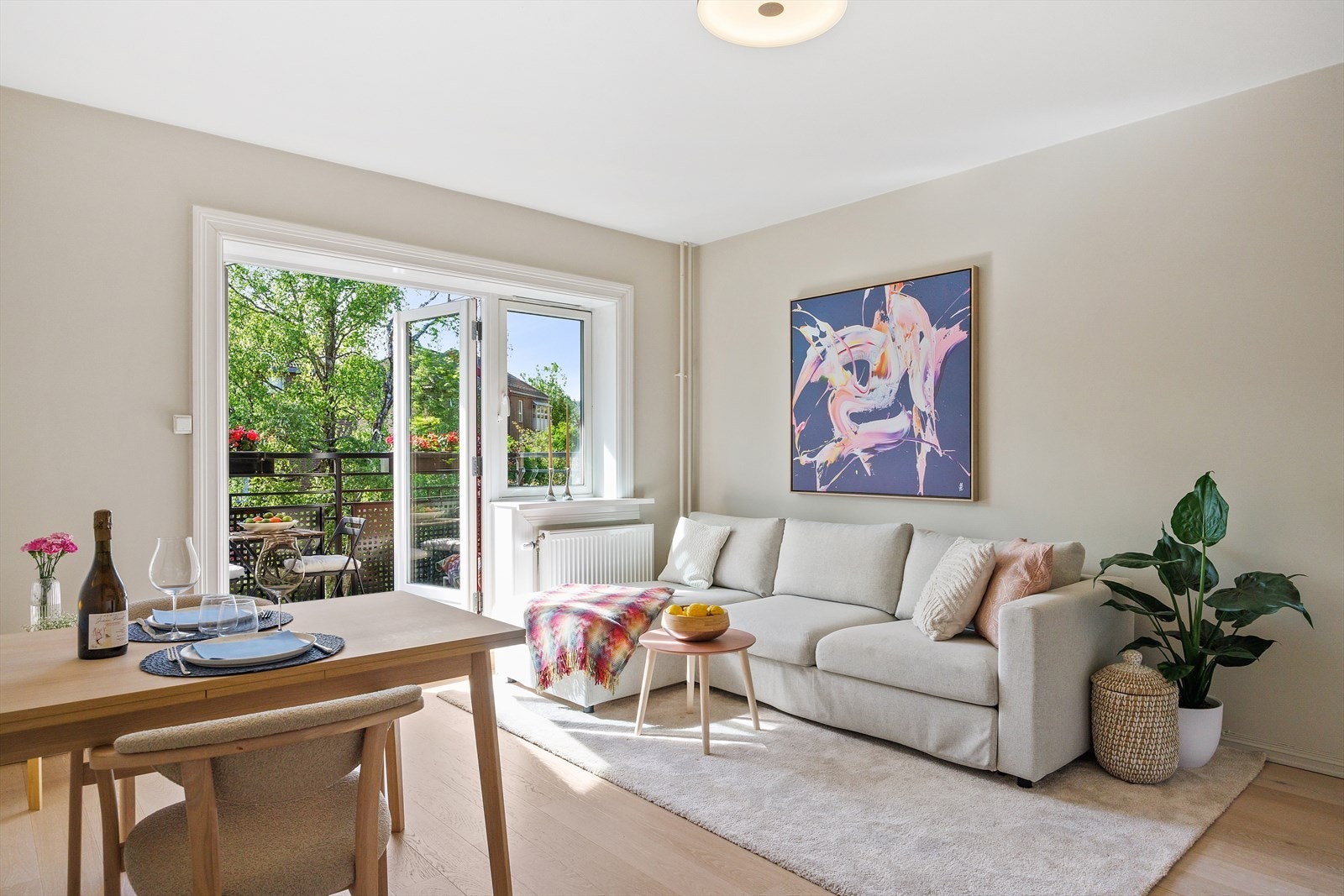 Velkommen til Maridalsveien 233A! Dette er en attraktiv og lys 2-roms leilighet beliggende i Nydalen/Bjølsen, her har du kort vei til alt det byen har å tilby! Galleribilde