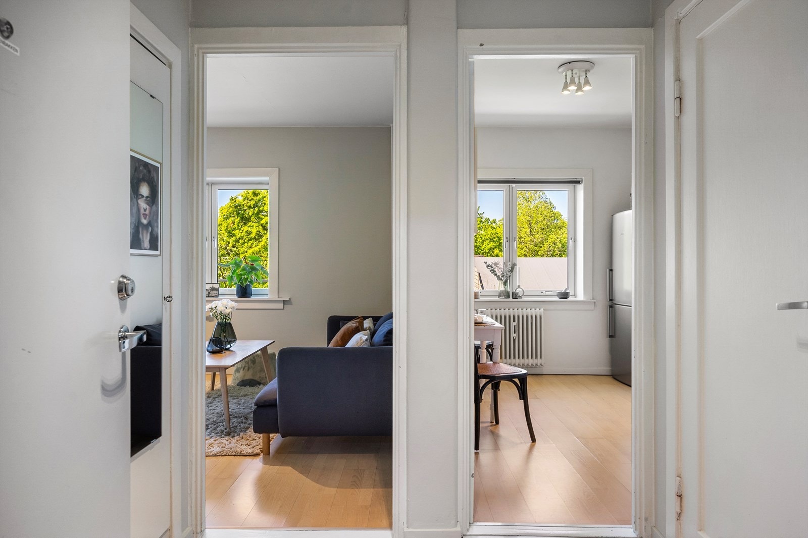 Fra gangen er det adkomst til et separat og praktisk kjøkken. Galleribilde