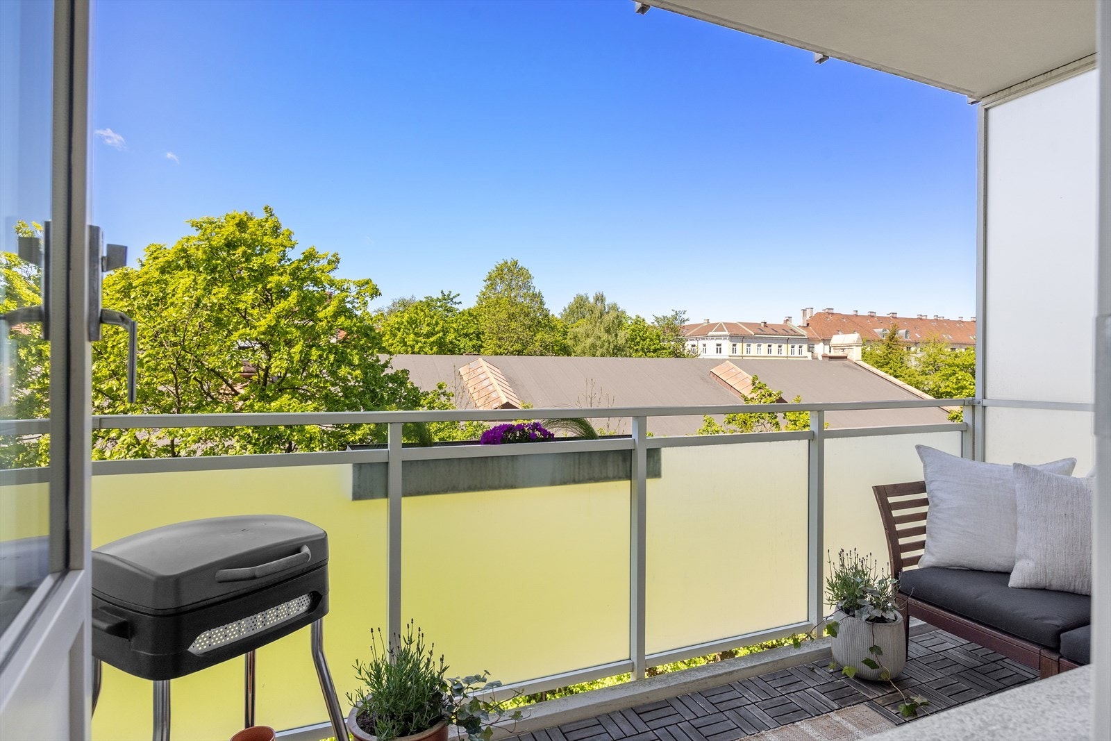 Fra stuen er det utgang til en flott vestvendt balkong. Galleribilde