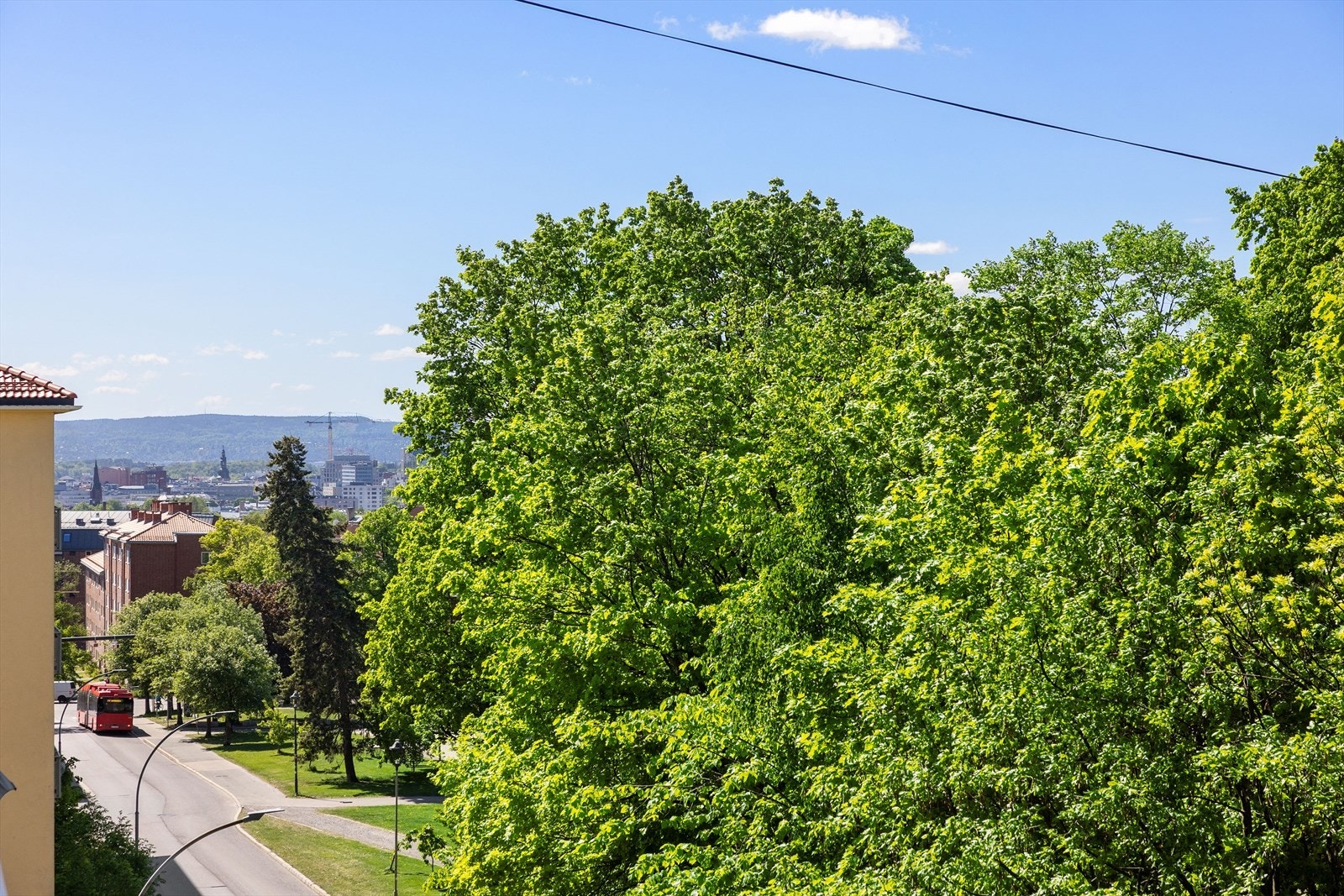 Leiligheten ligger urbant til på Torshov med enkel adkomst til det meste av bymessige fasiliteter. Galleribilde