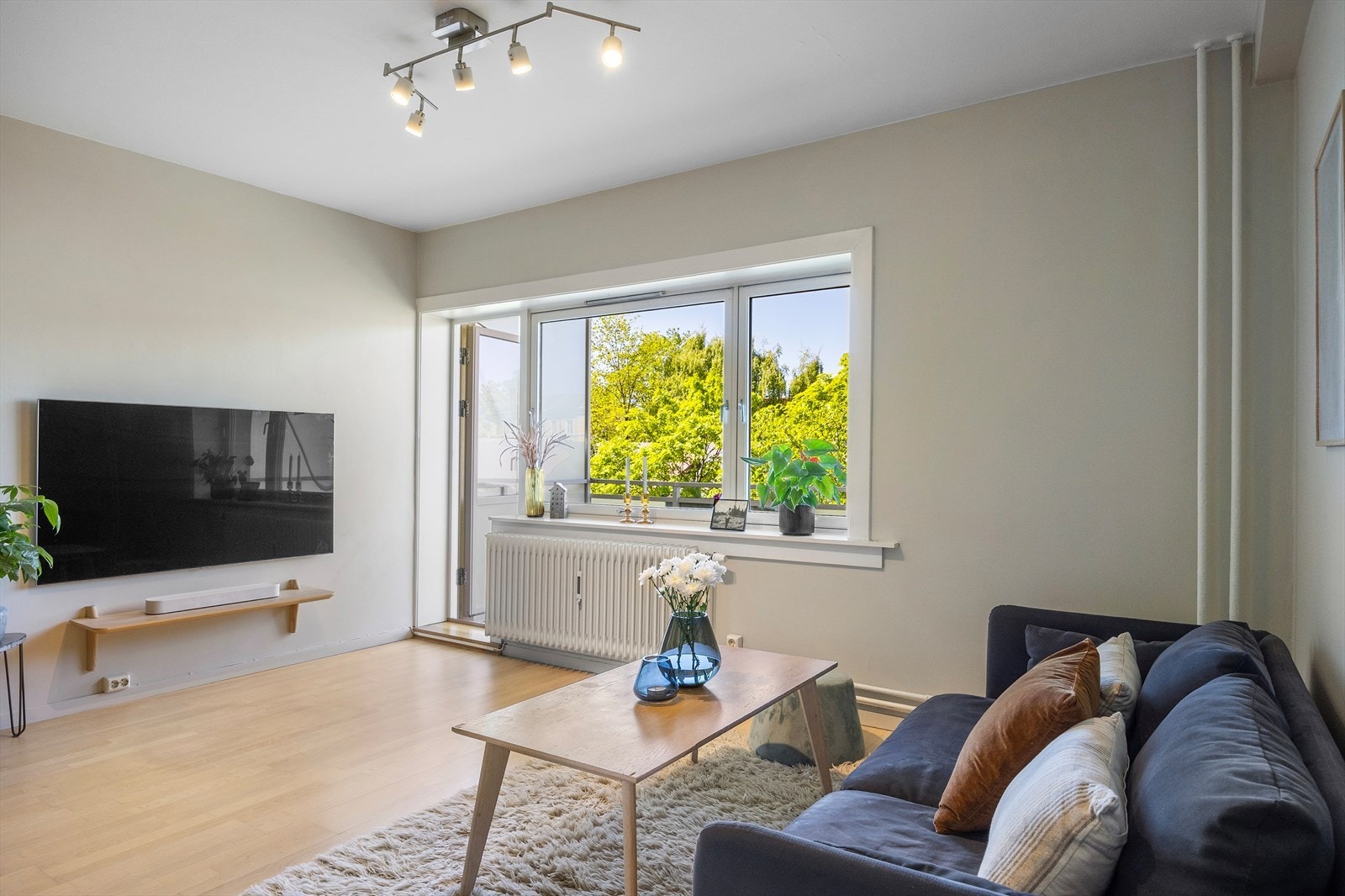 Fyring, varmtvann og internett (fiber) er inkludert i felleskostnadene. Galleribilde