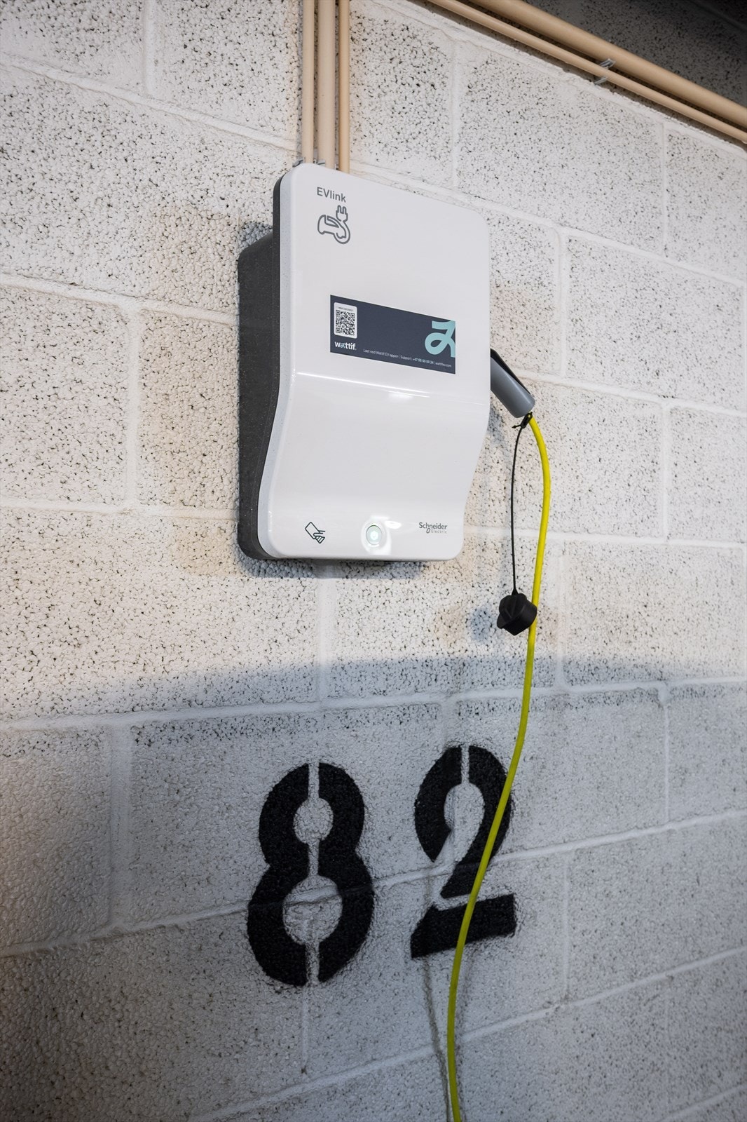 Det er montert lader på plassen. Galleribilde