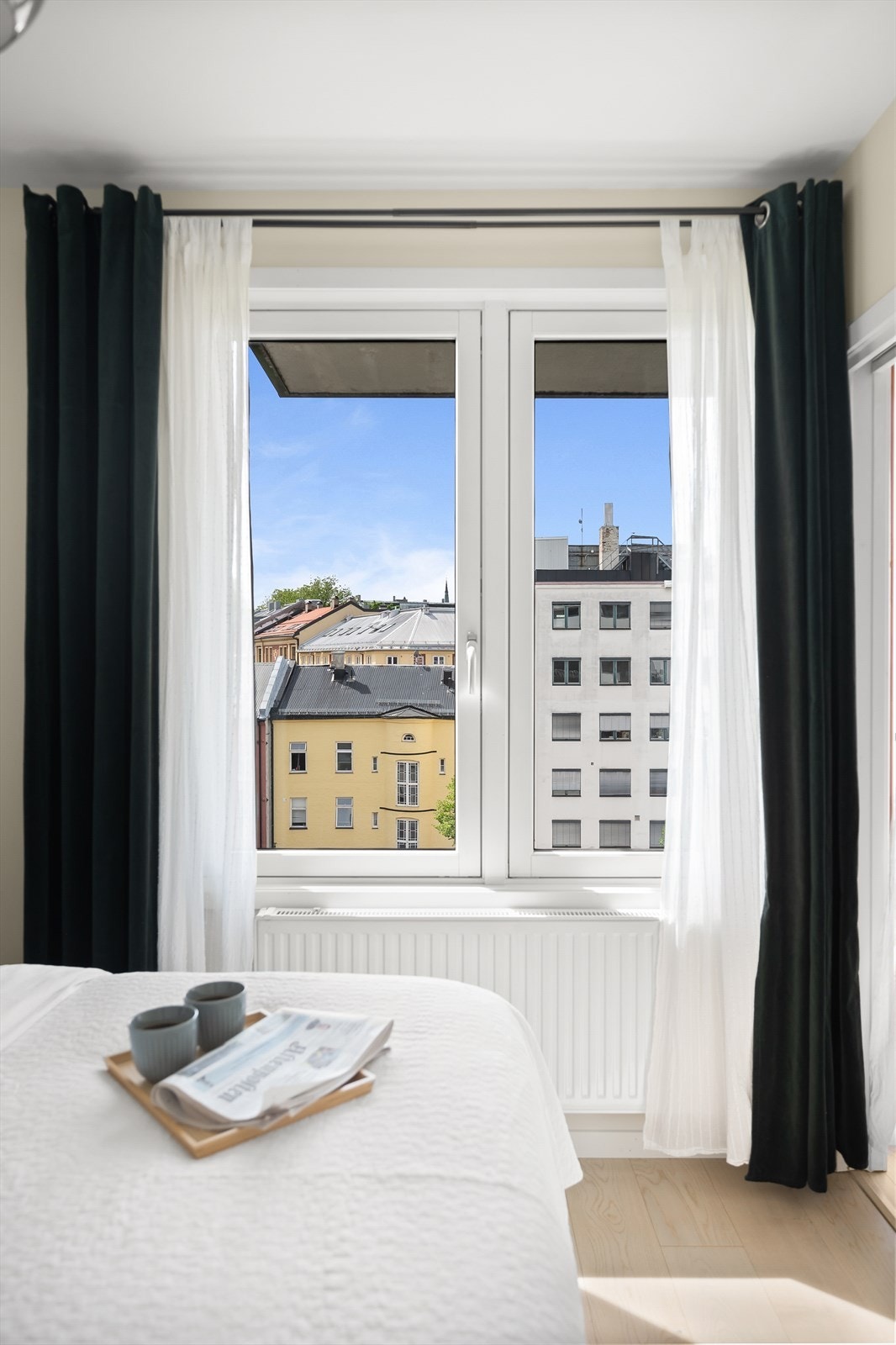 Stort vindu sikrer godt med lys og luft. Galleribilde