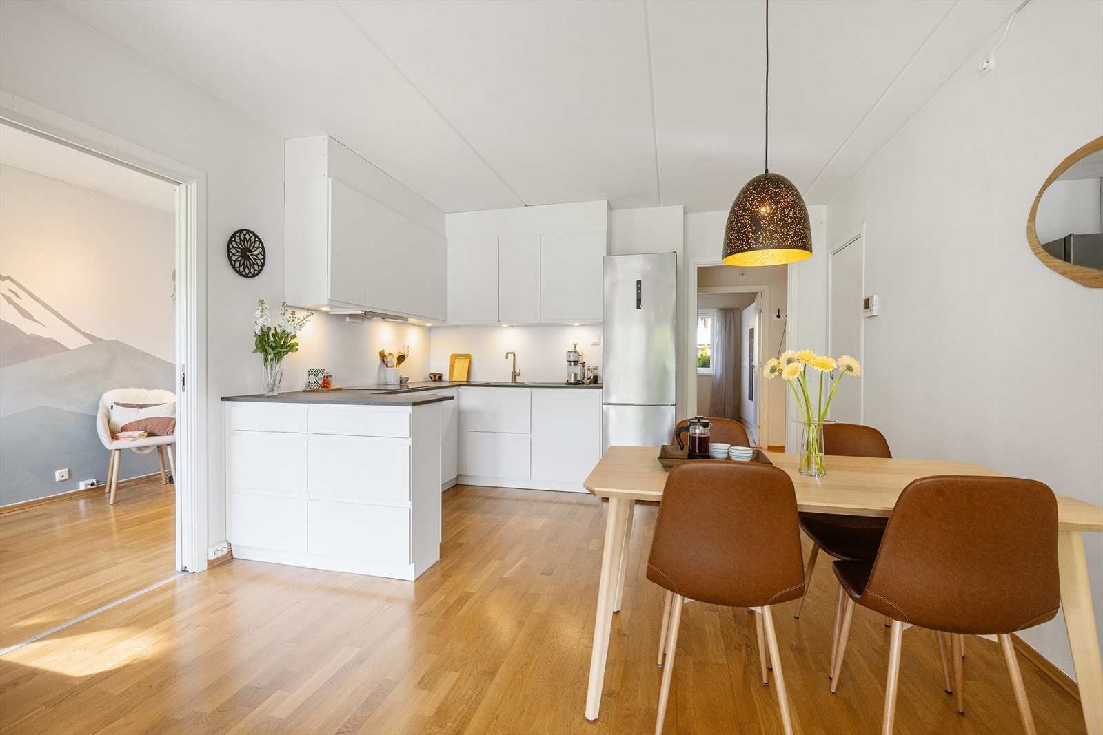 - Velegnet plass til spisebord ved kjøkkenet - Galleribilde