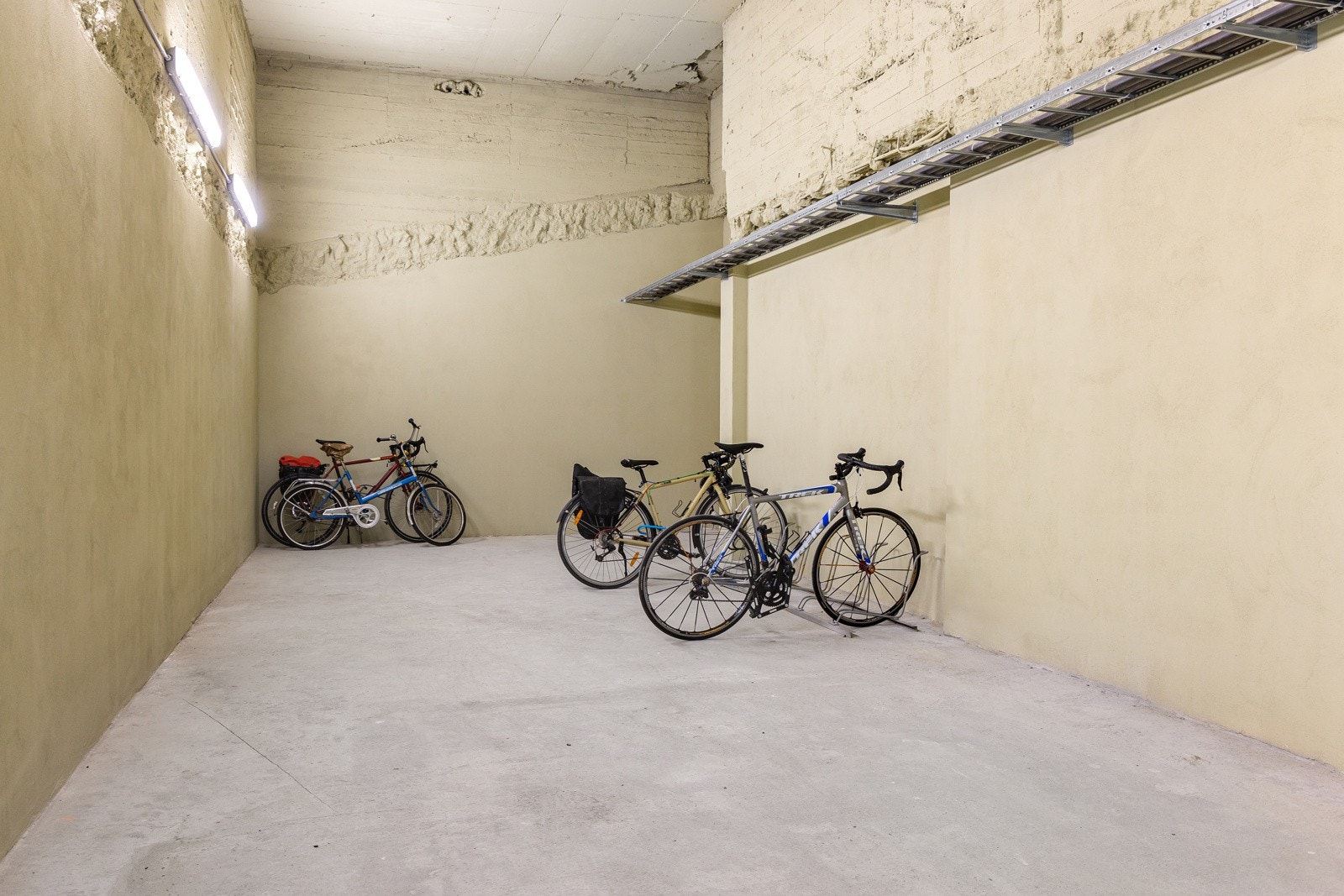 Borettslaget har egne innvendige sykkelboder. Galleribilde