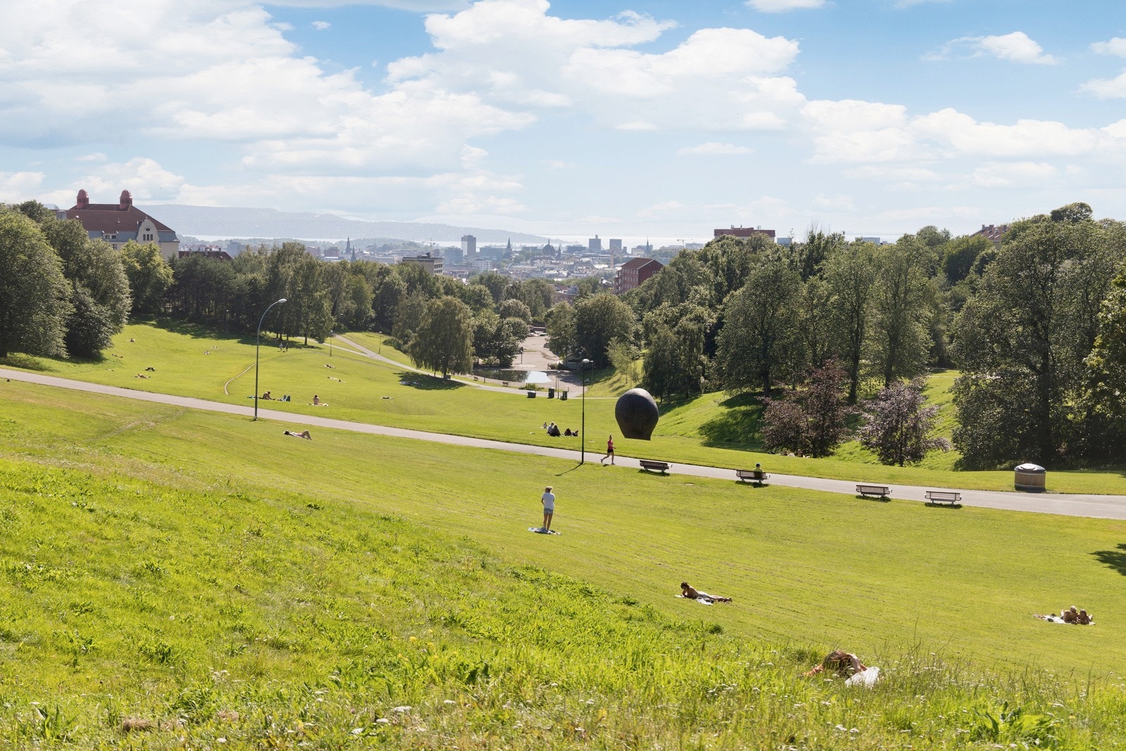 Nydelige parkområder like ved leiligheten. Galleribilde