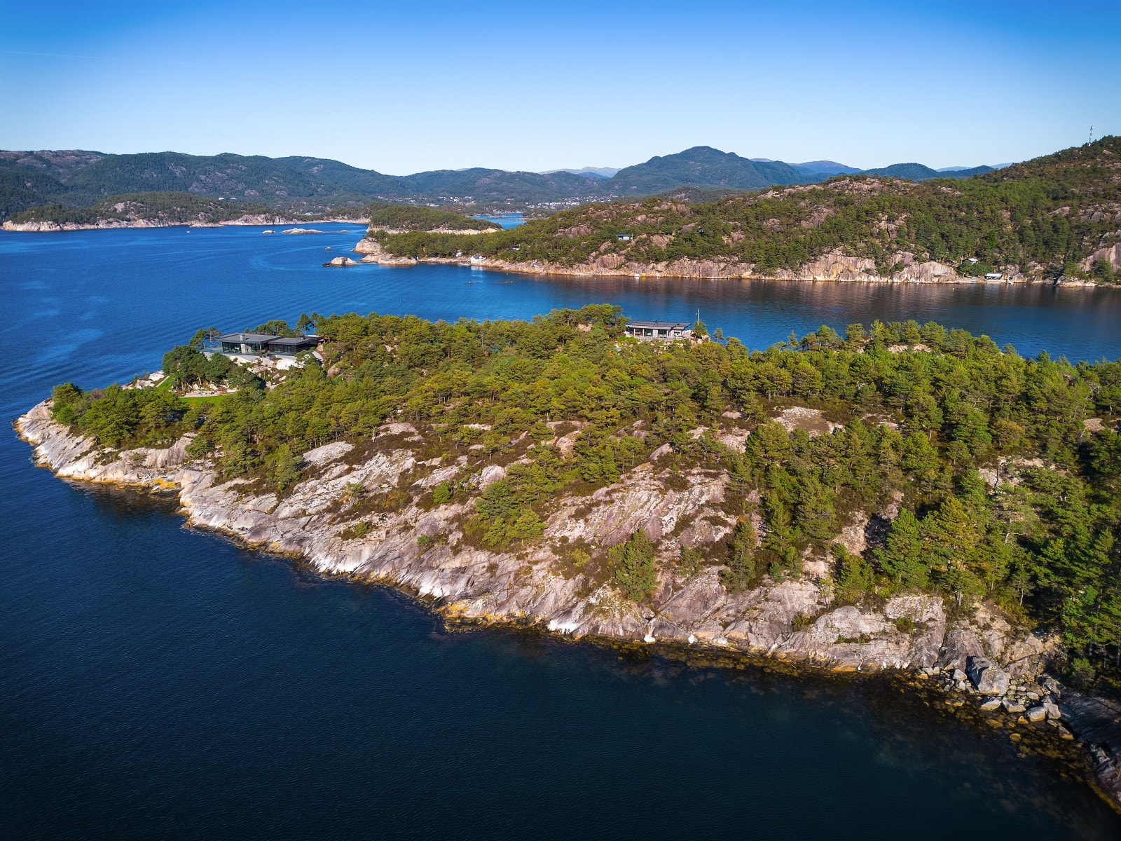 Det er i dag parkering på felles tomt og gangvei til eiendommen Galleribilde