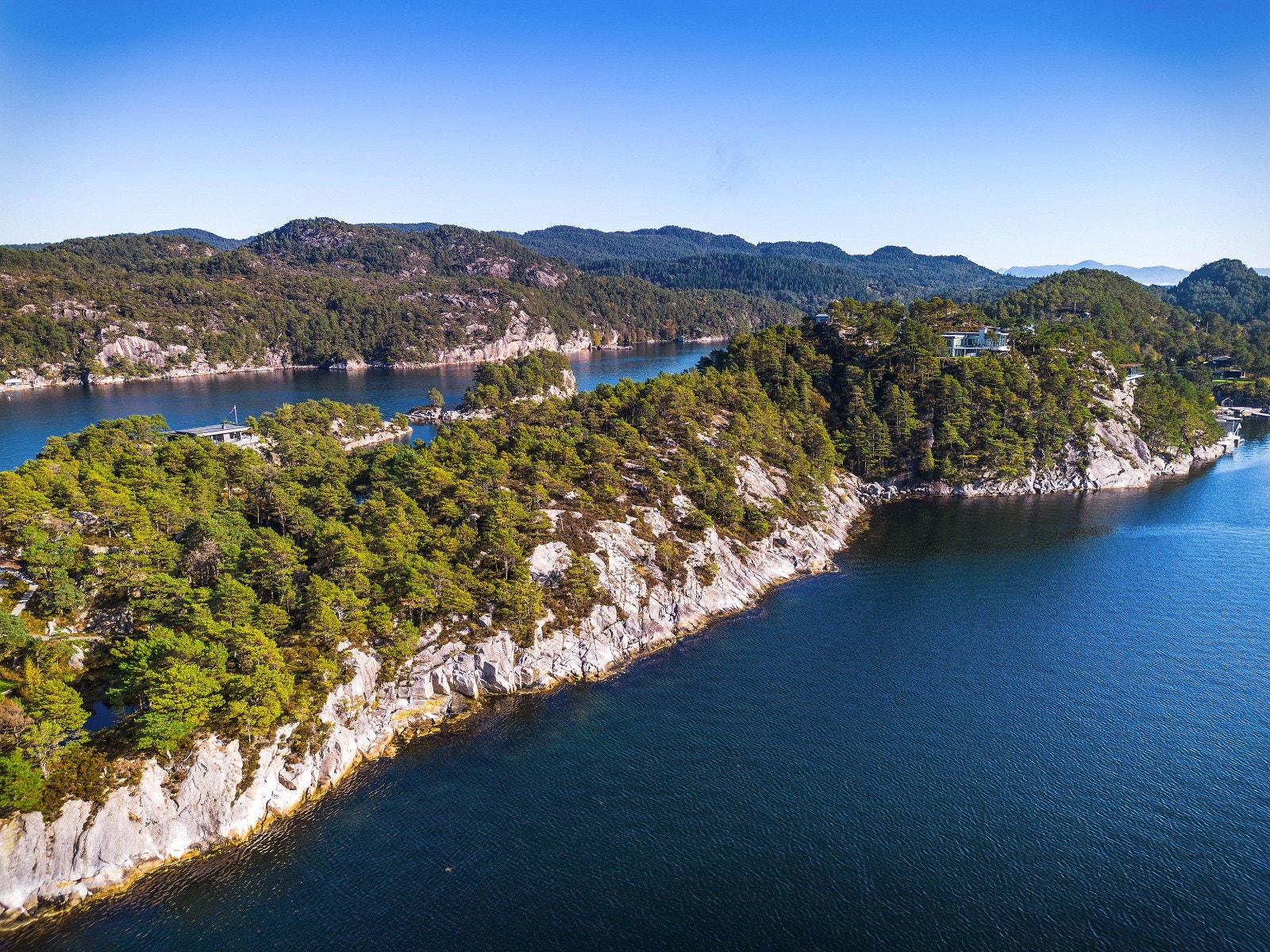 Tomten er uregulert, men er i kommuneplanen avsatt til fritidsbustad Galleribilde