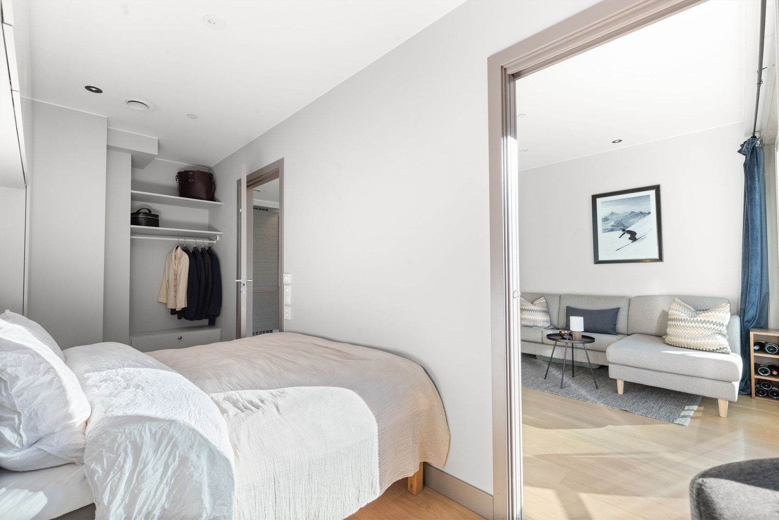 Soverommet er av god størrelse. Her har du plass til dobbeltseng og tilhørende møblement. Galleribilde