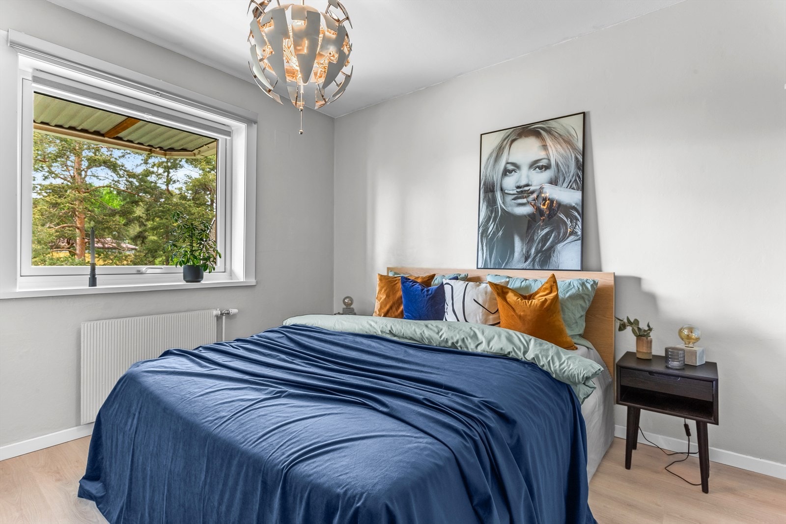 Boligen har to gode soverom med plass til seng og tilhørende nattbord. Galleribilde