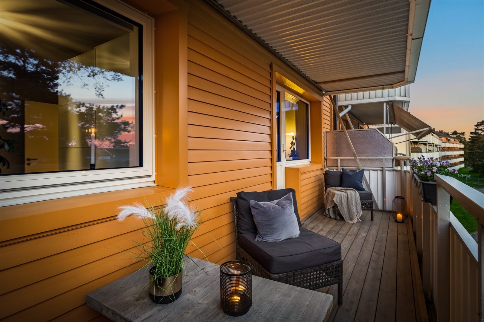 Vestvendt balkong på 9 kvm med meget gode lys- og solforhold. Galleribilde