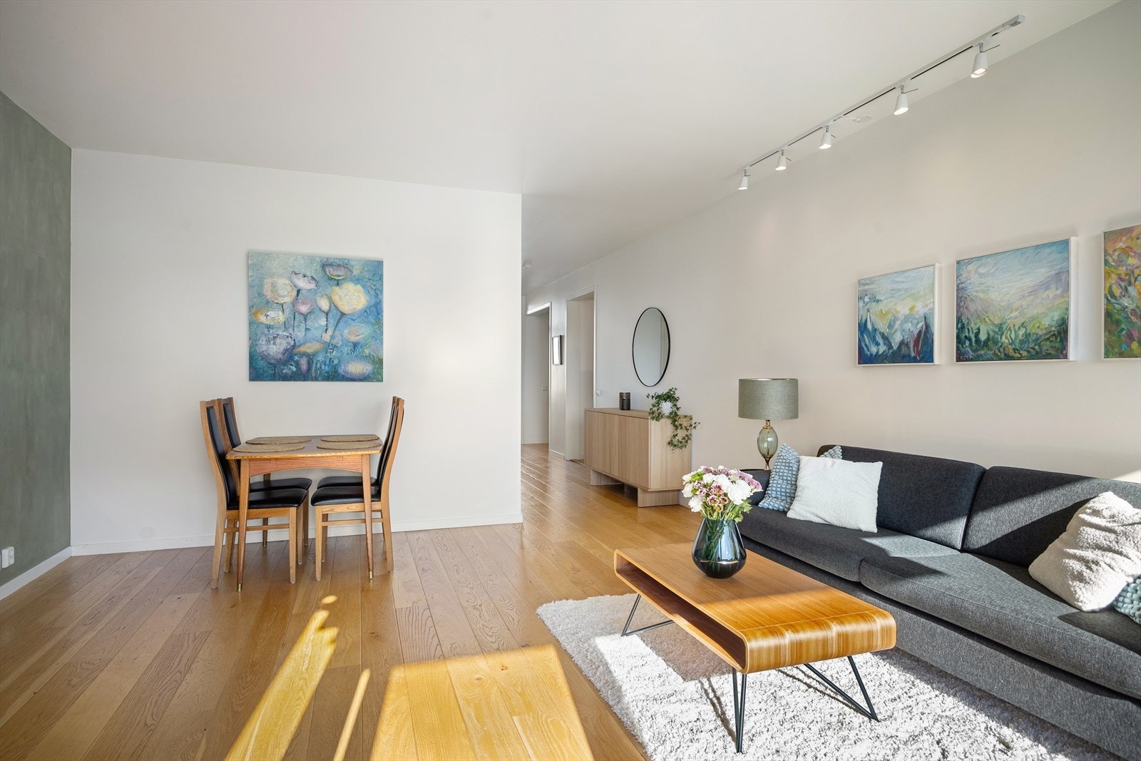 TV, internett og varmtvann er inkludert i felleskostnadene. Galleribilde