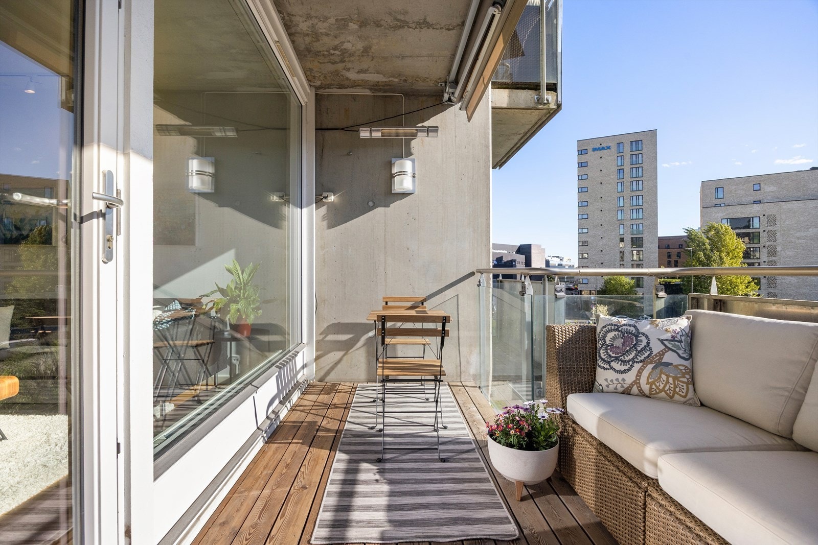 Herlig balkong på ca. 7,7 m² med gode solforhold. Galleribilde