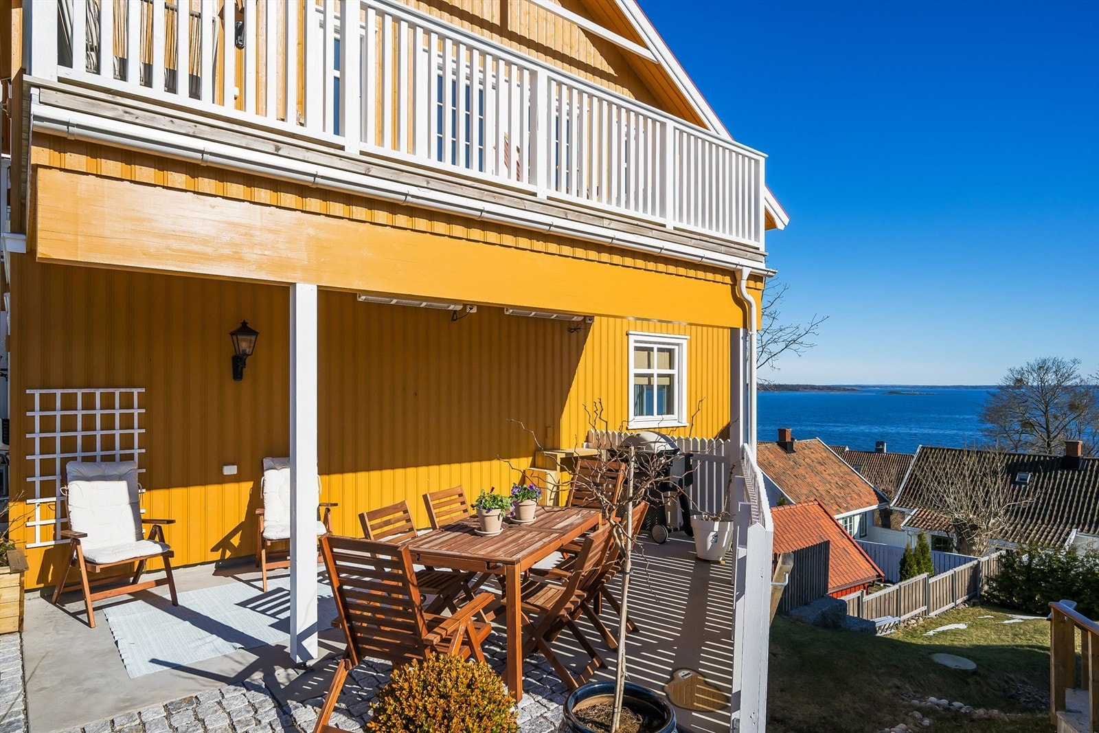 Carport/uteplass Galleribilde