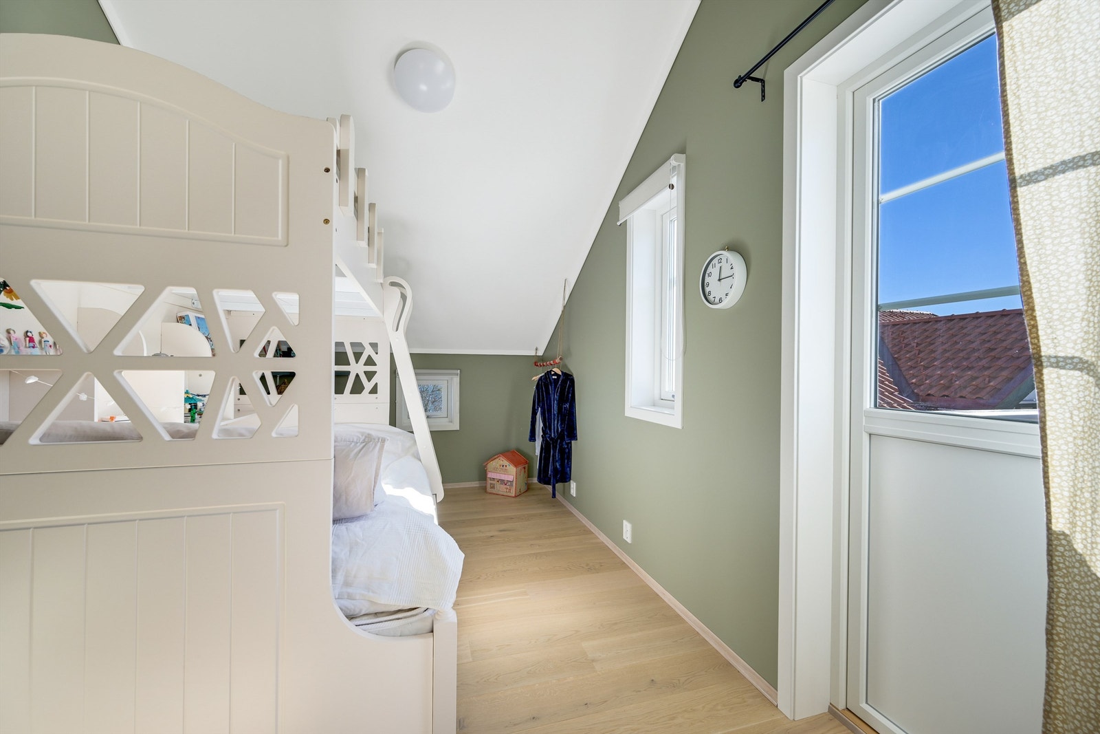 Soverom med utgang til balkong Galleribilde