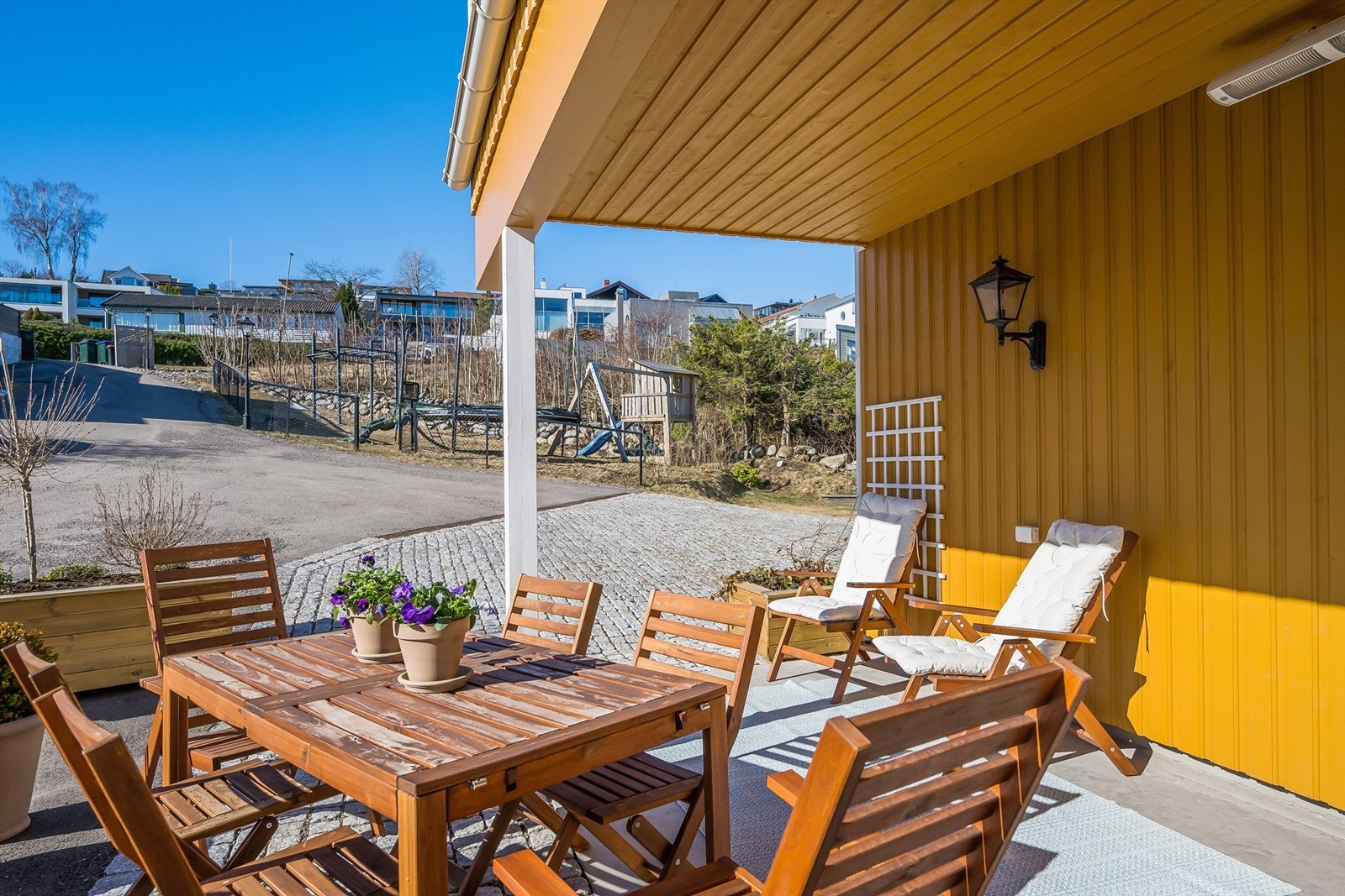 Carport/uteplass Galleribilde