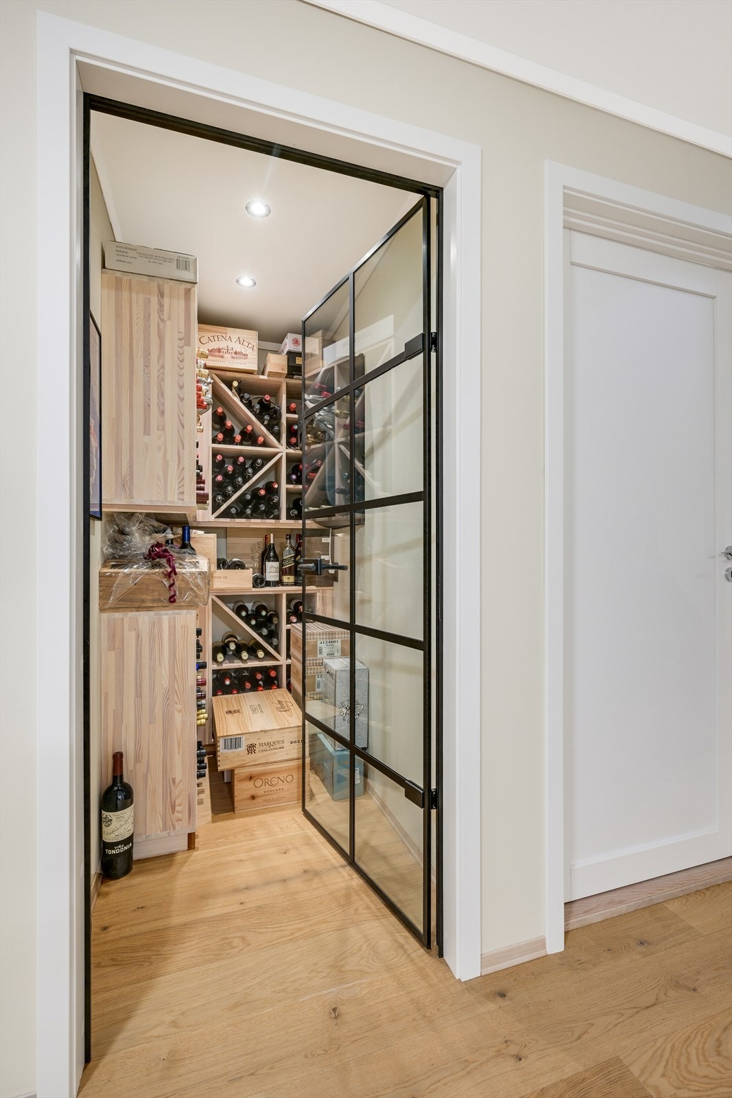 Bodrom i u.etg. er innredet som vinkjeller Galleribilde