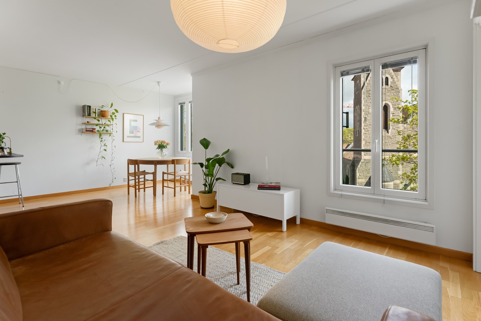 Boligen varmes opp med elektriske panelovner og varmekabler på bad. Galleribilde