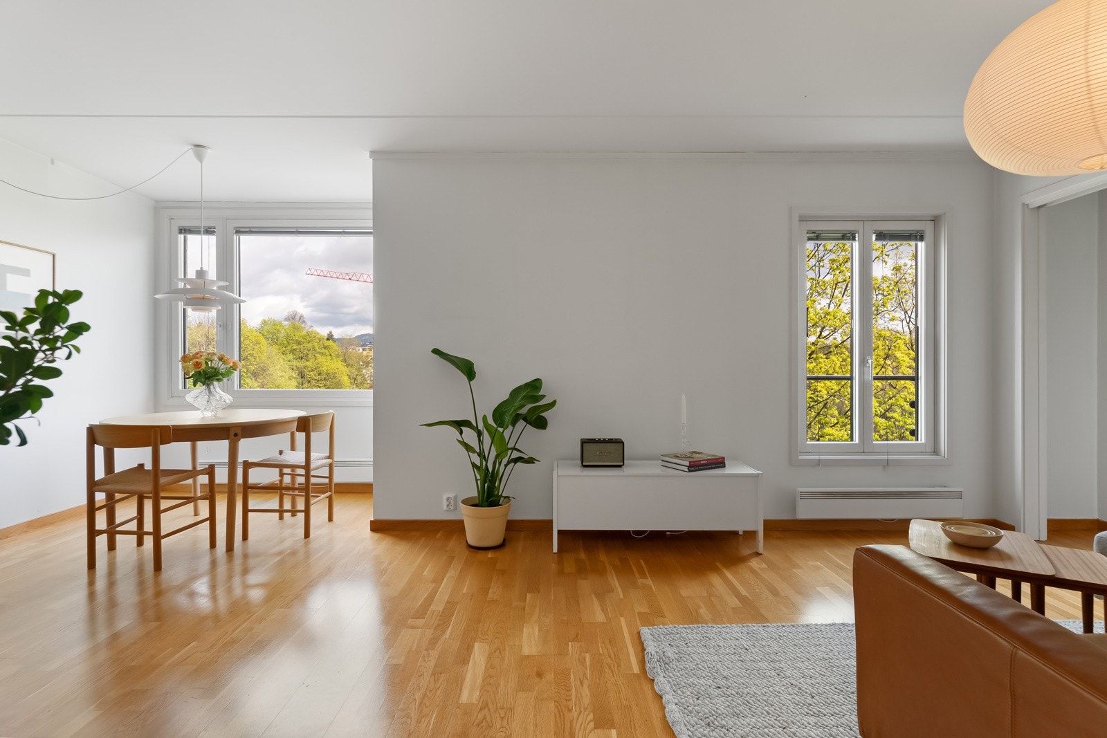 Naturlig plass for TV og mediemøbler. Galleribilde