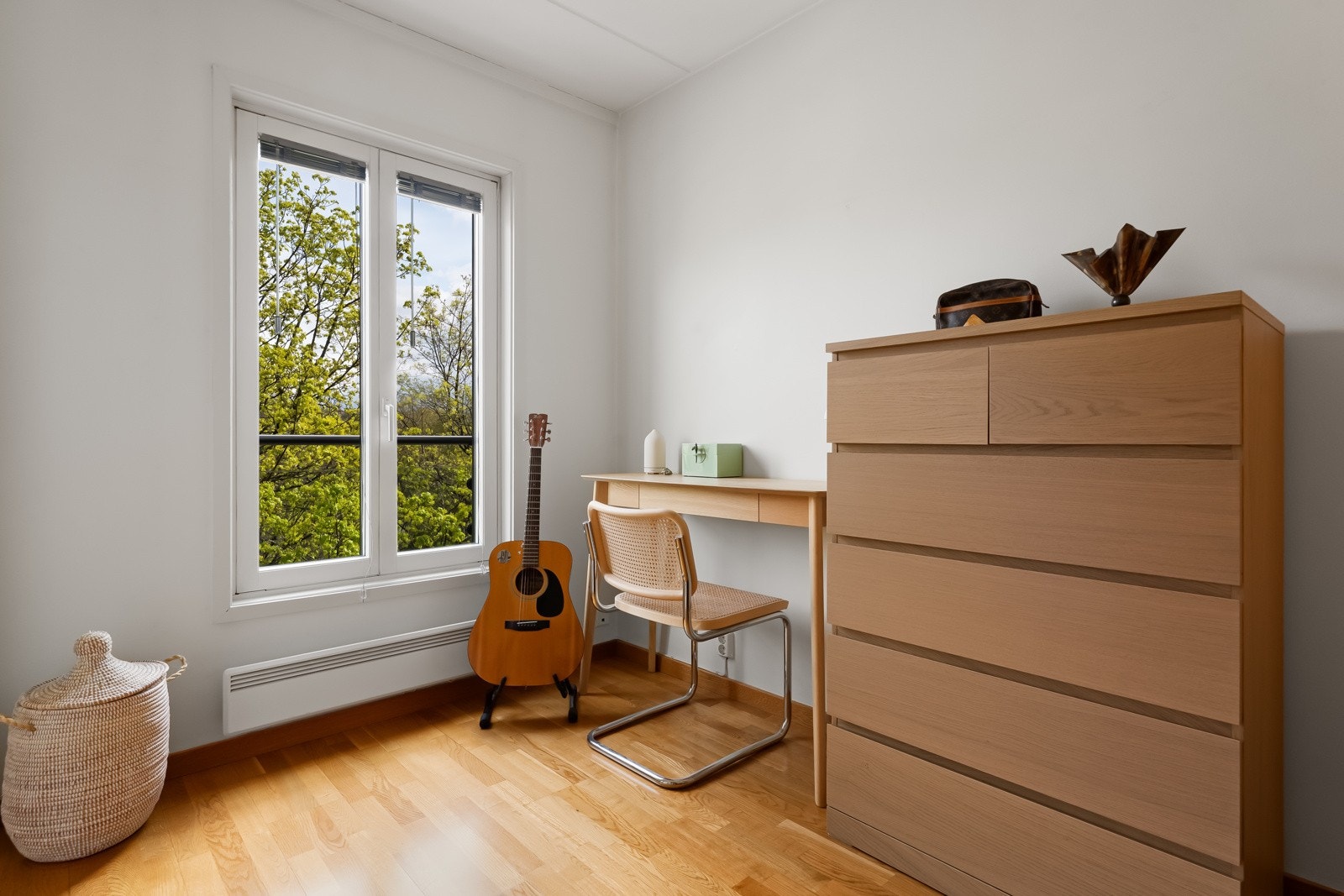 God plass til ytterligere oppbevaring og/eller hjemmekontor. Galleribilde