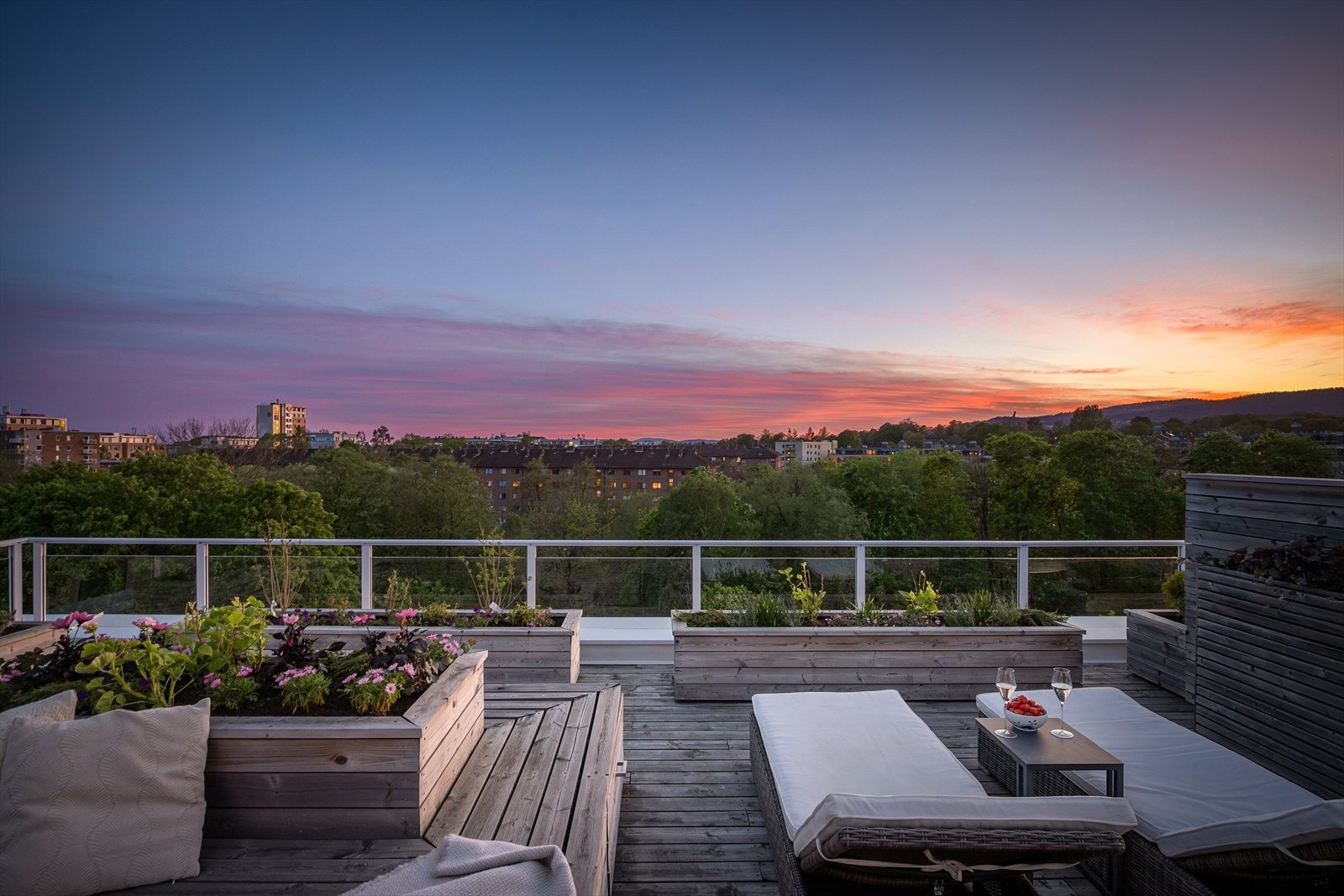 Velkommen til Fernanda Nissens gate 1B! Dette er en eksklusiv og tiltalende 4-roms hjørneleilighet, beliggende i første rekke mot vakre Akerselva - midt i hjertet av Nydalen. Galleribilde