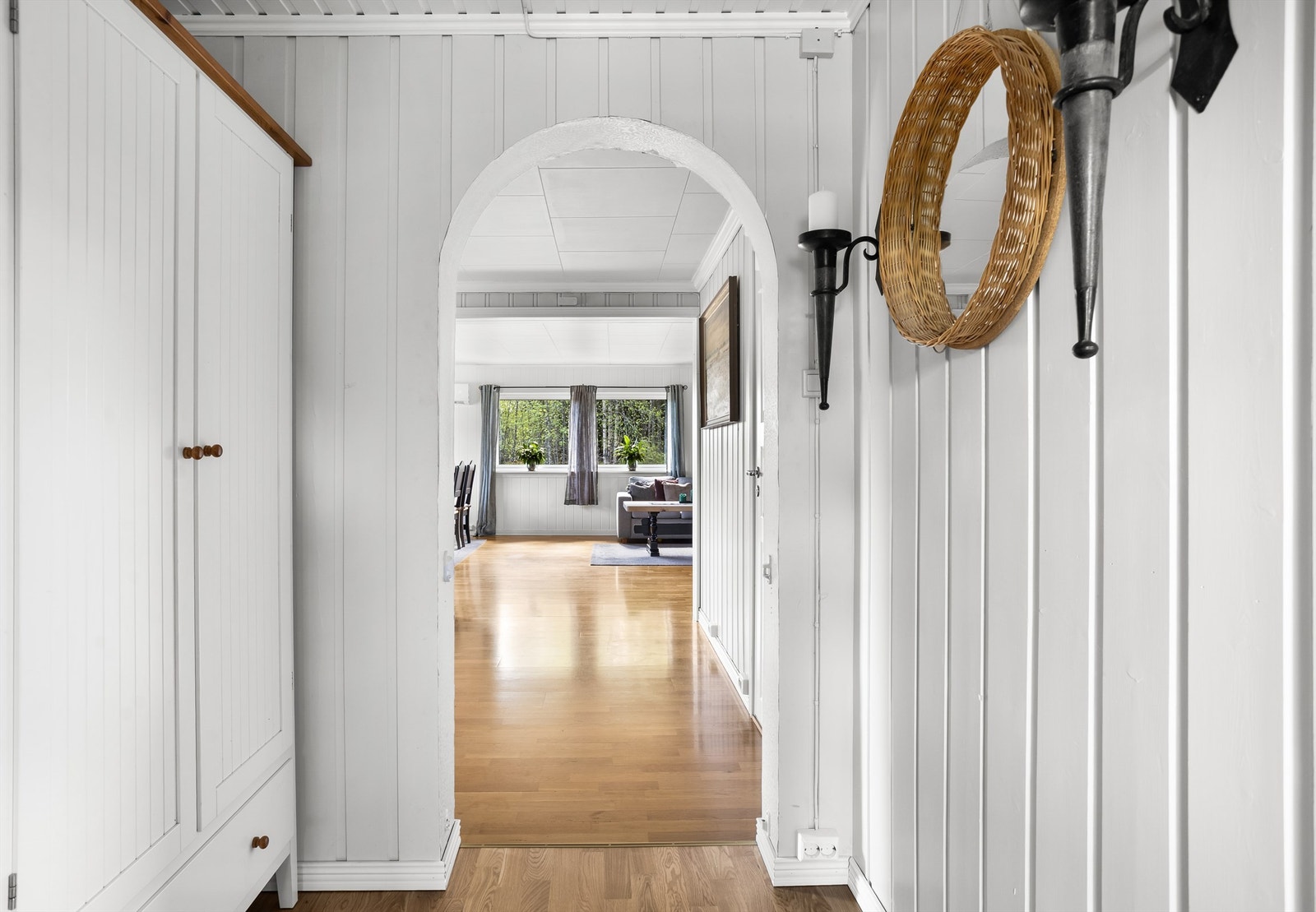 Videre inn i boligen kommer vi inn i boligens stue. Galleribilde
