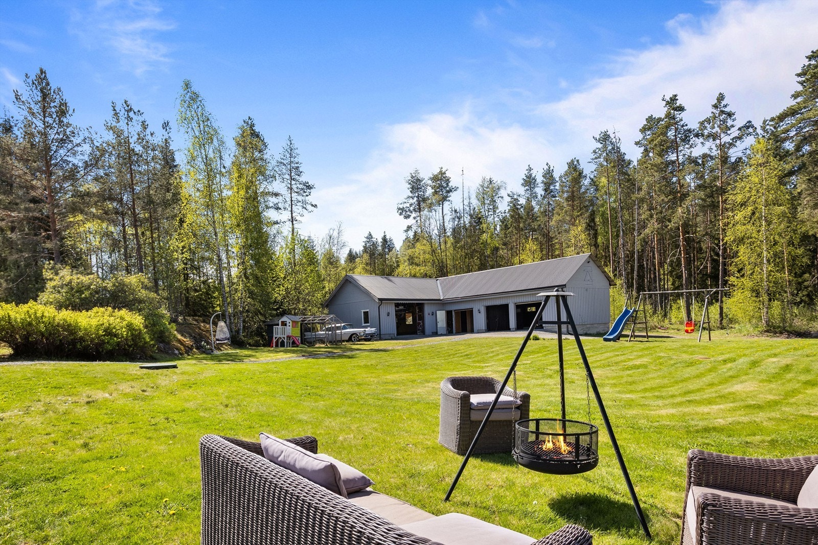 Uteområde med god plass til møblering av eget ønske! Galleribilde
