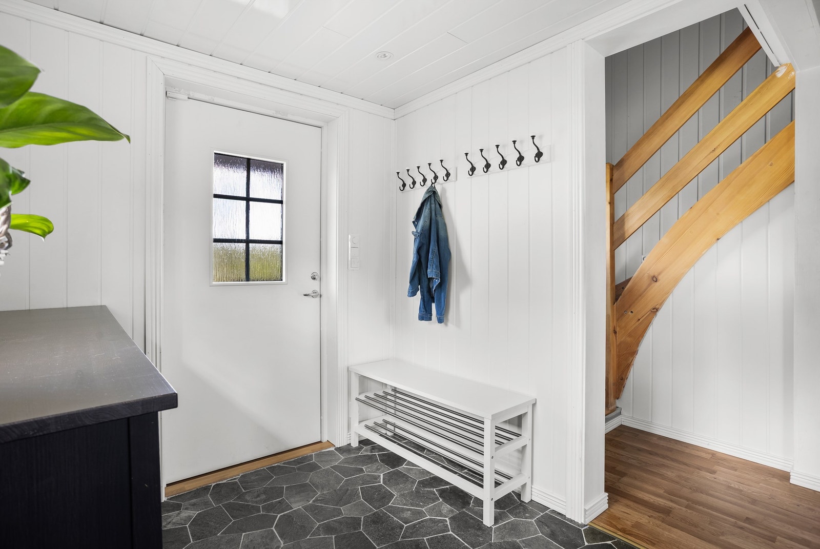 Inngangsparti i boligens gang. Velkommen inn! Galleribilde