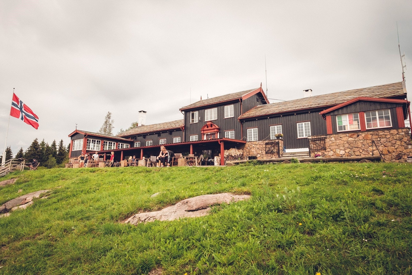 Grefsenkollen restaurant er en fin gåtur unna og frister med både pizza og gourmet-restaurant Galleribilde