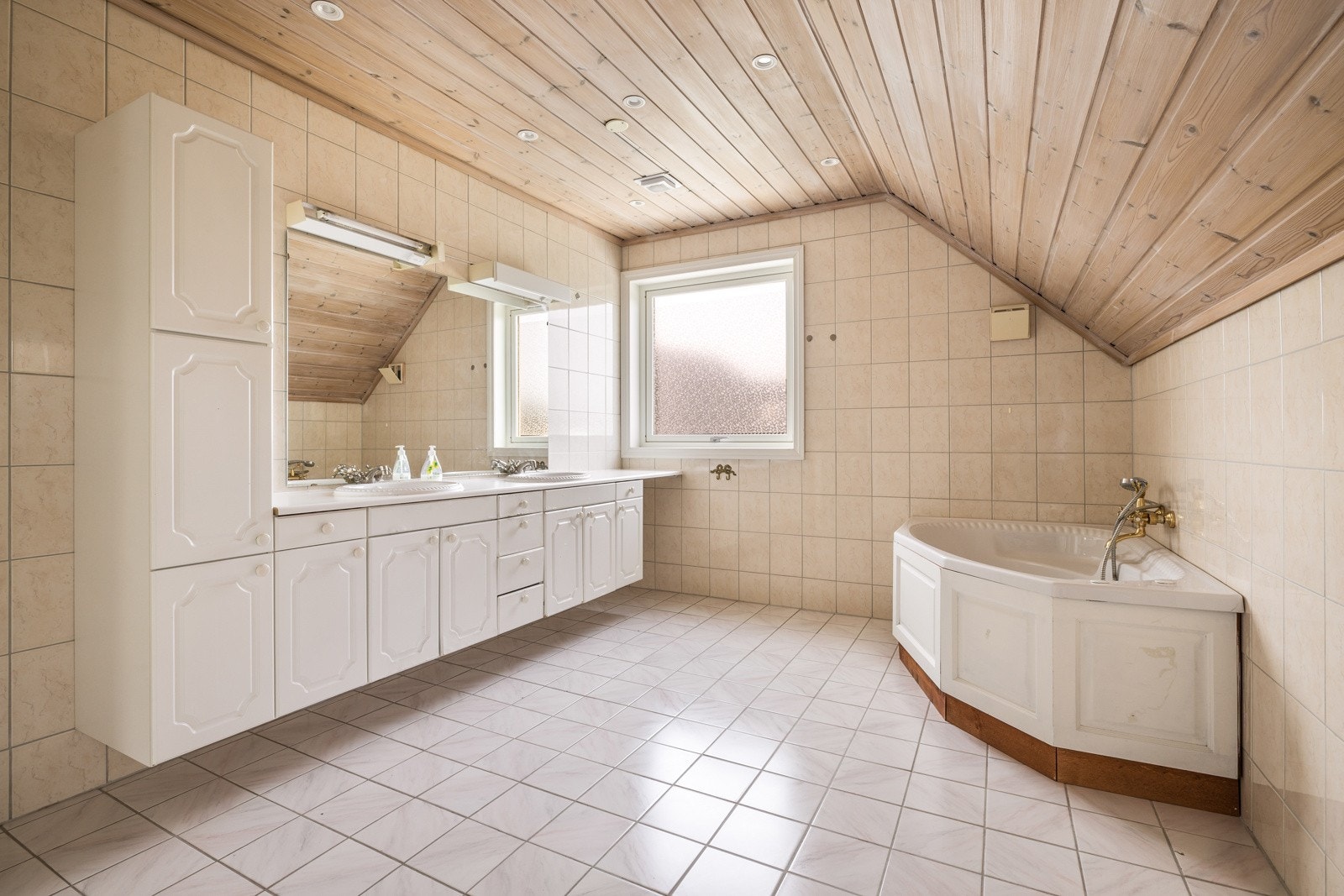 Stort bad Galleribilde