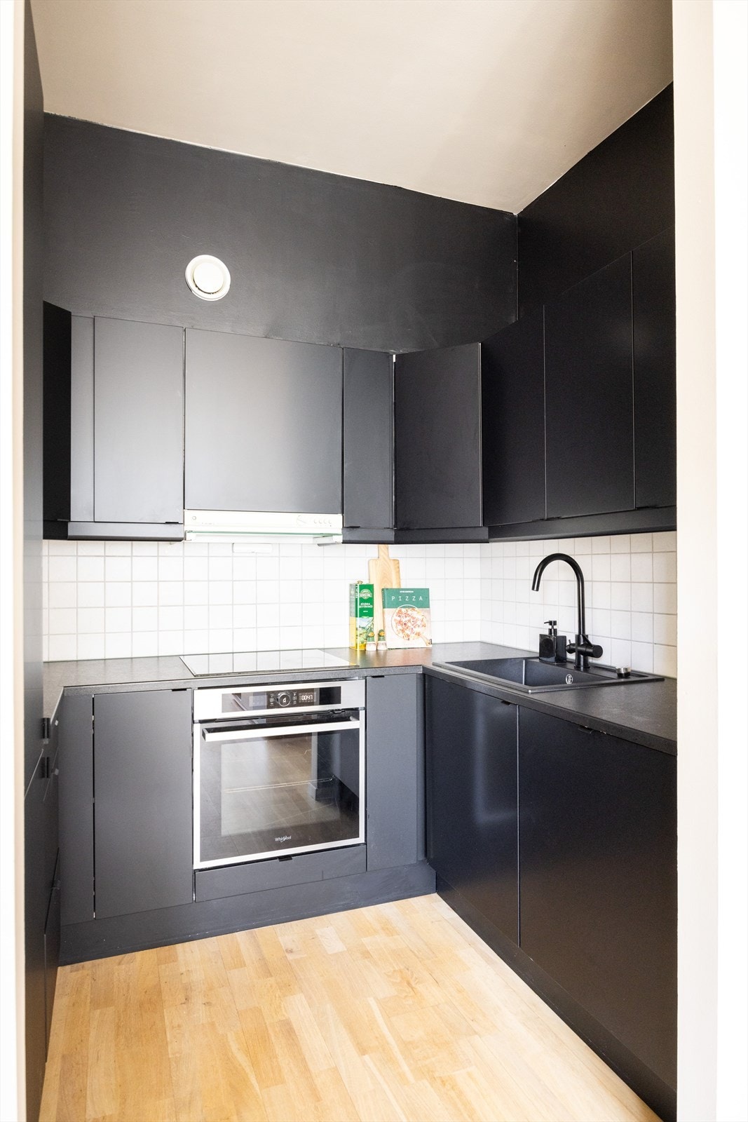 - Godt med benk- og skapplass - Galleribilde