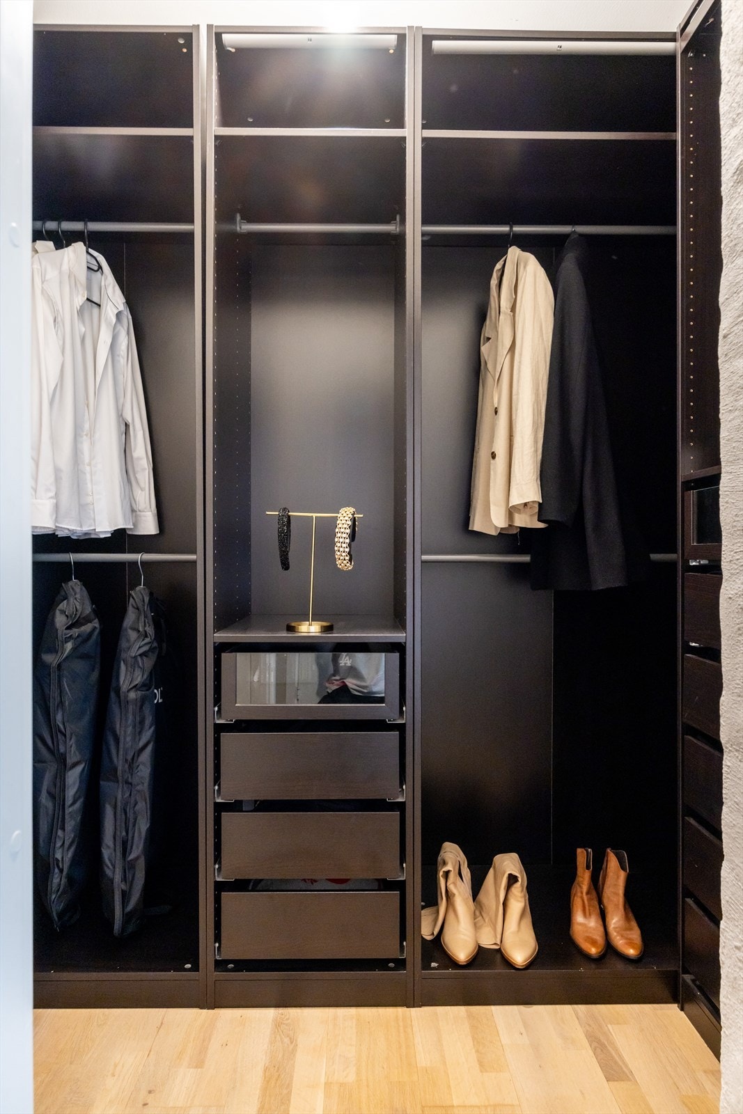 - Innvendig bod med mye oppbevaringsplass - Galleribilde