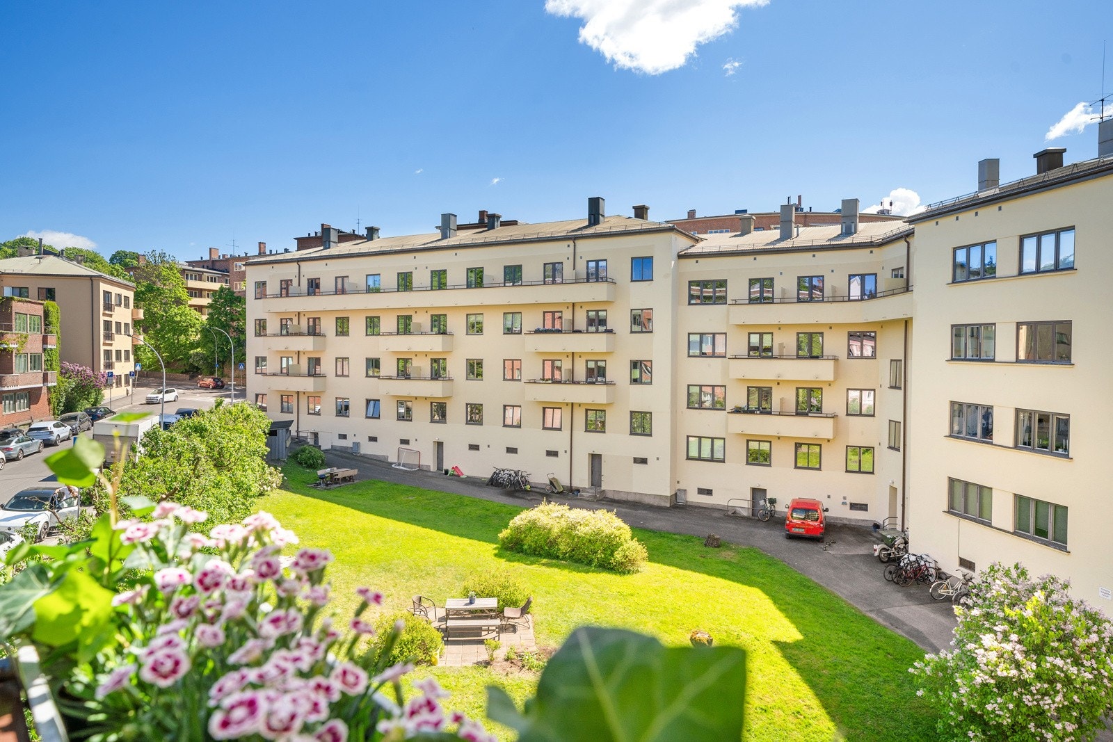 Utsyn fra balkong. Galleribilde