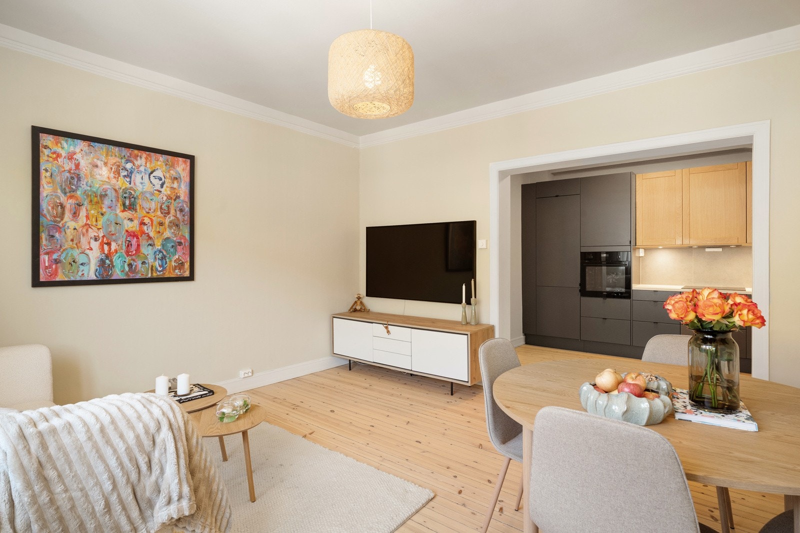 De gamle heltre gulvene er bevart og ble i 2023 slipt og lyspigmentert. Galleribilde