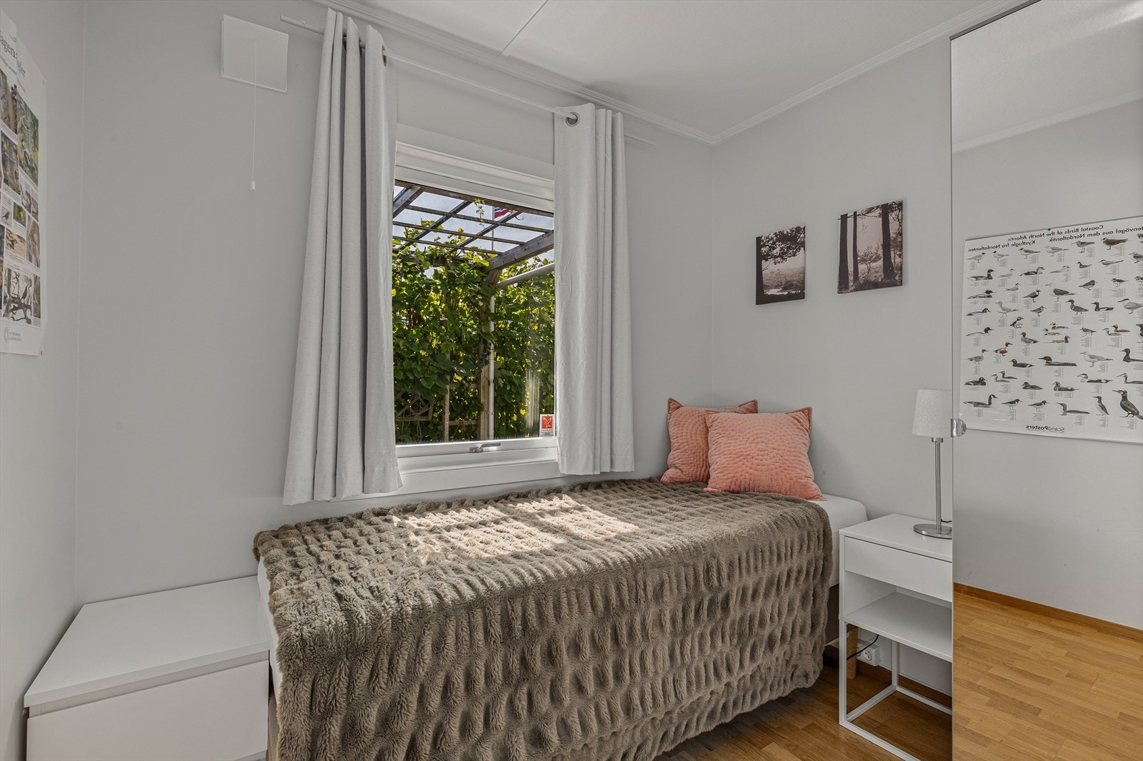 Det er medfølgende garderobeskap på alle soverommene. Galleribilde