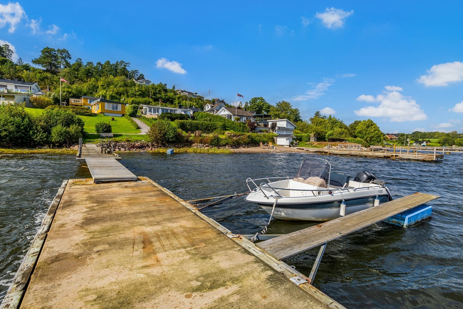 Brygga med båtplass Galleribilde