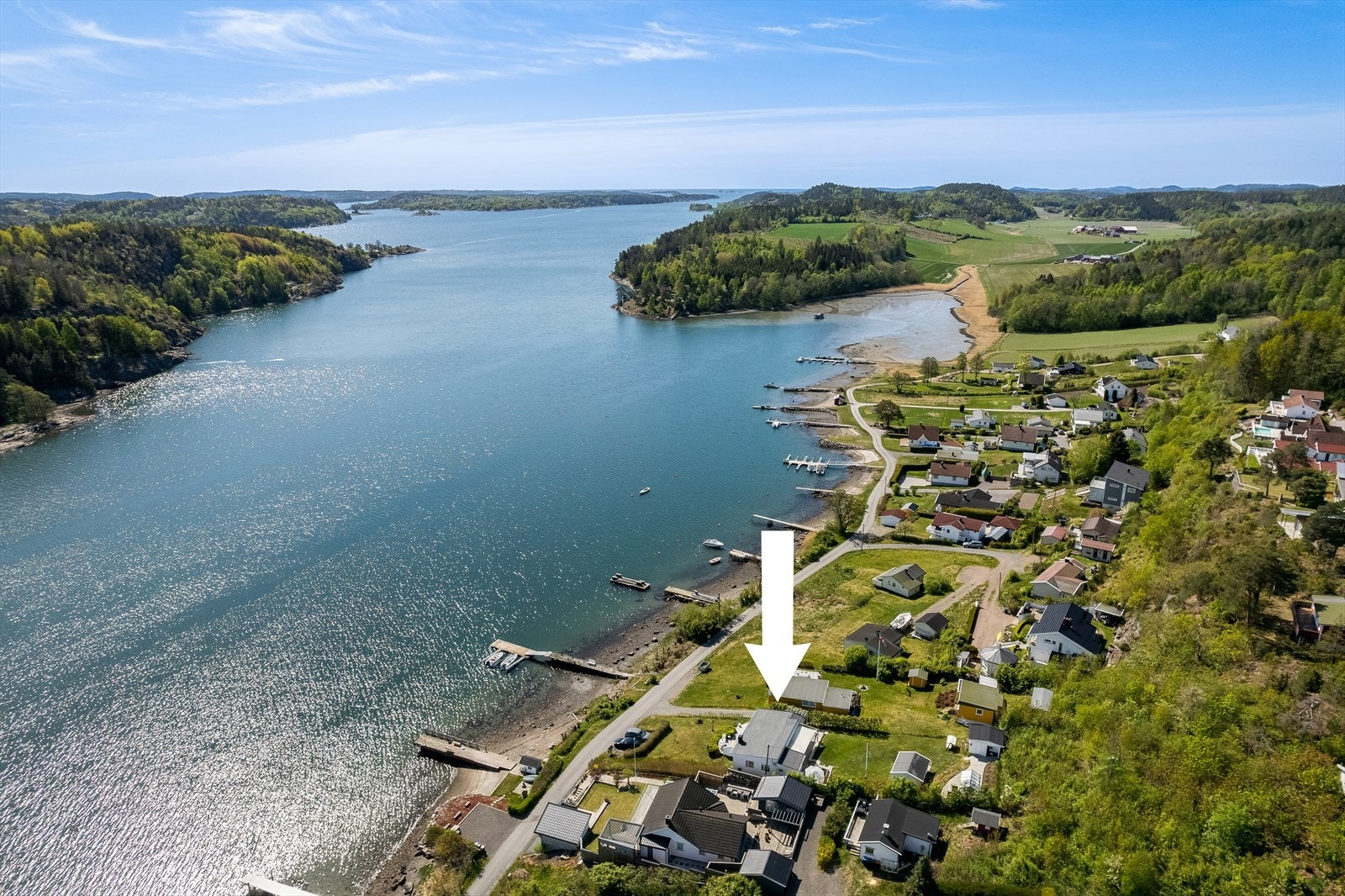 Velkommen til Strandliveien 34 - en innholdsrik fritidseiendom i særdeles idylliske omgivelser..jpg Galleribilde