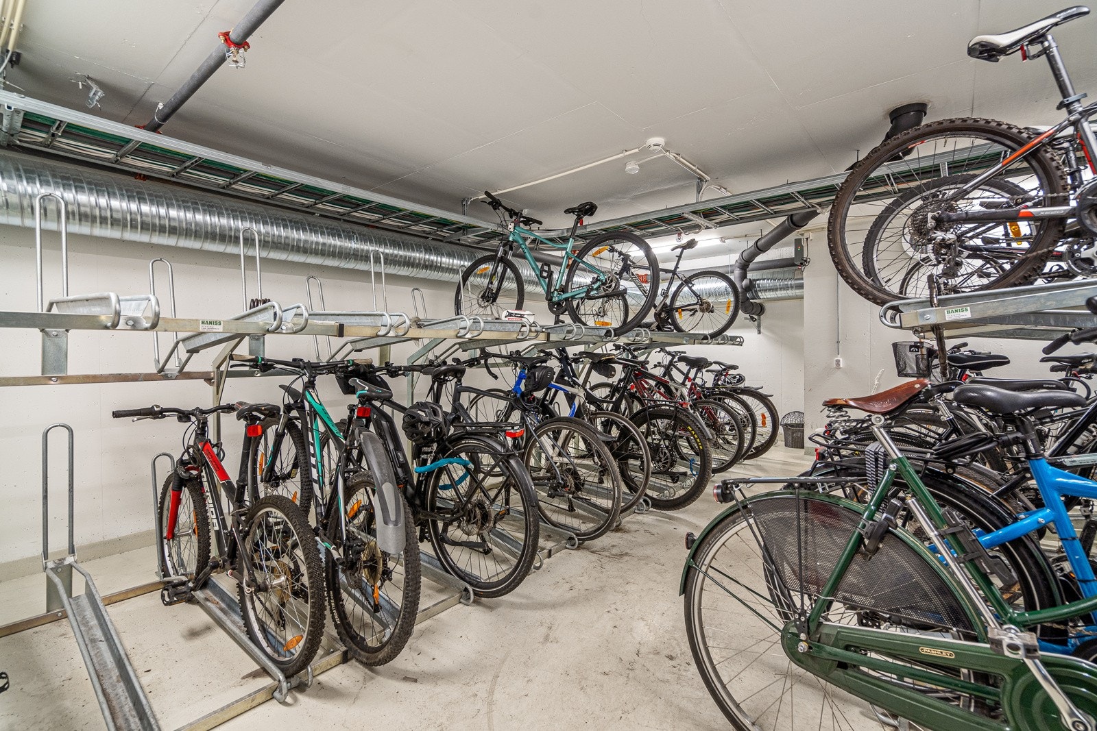 Felles sykkelparkering Galleribilde